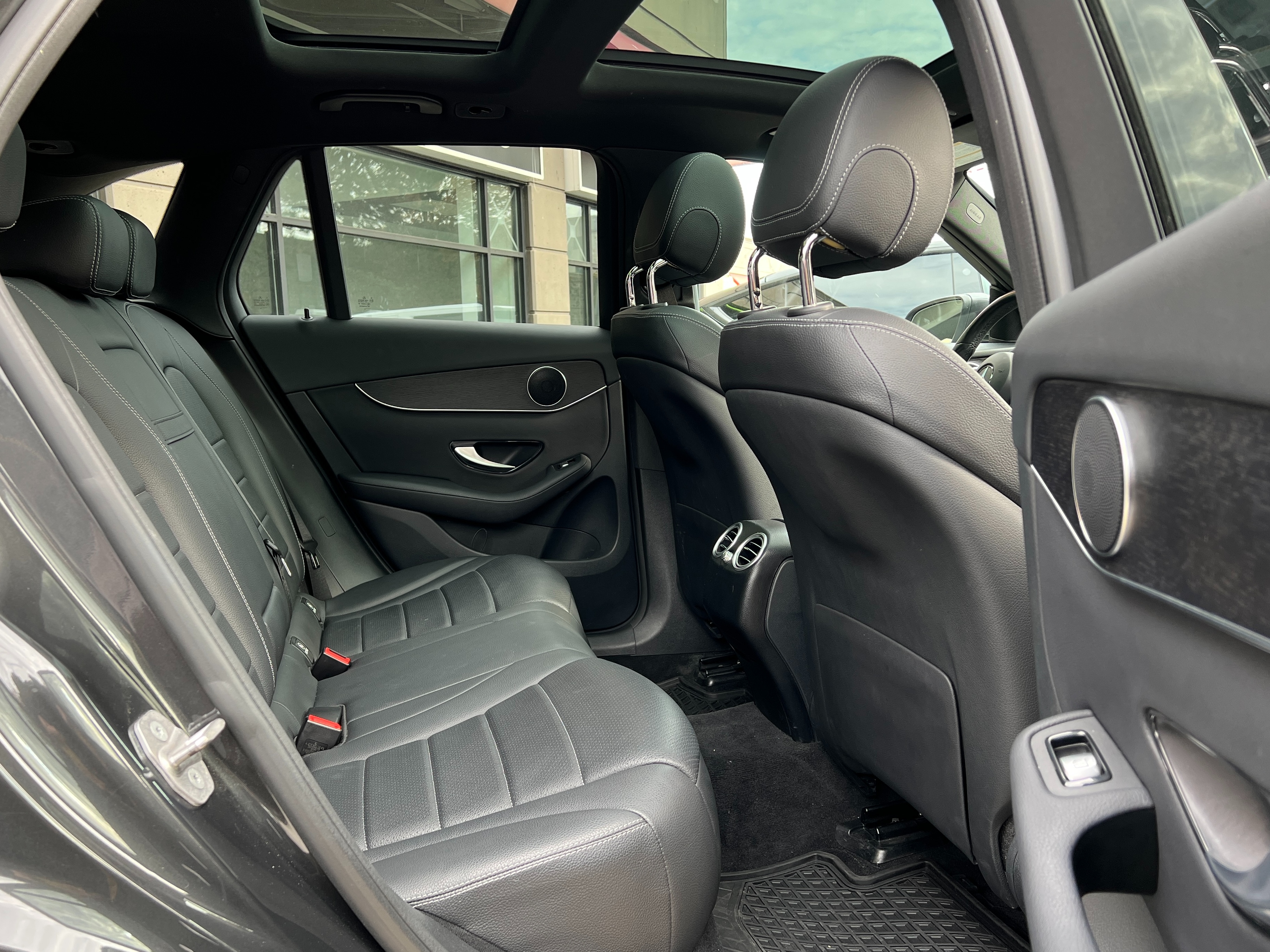 2020 Mercedes-Benz glc300  - Image 16