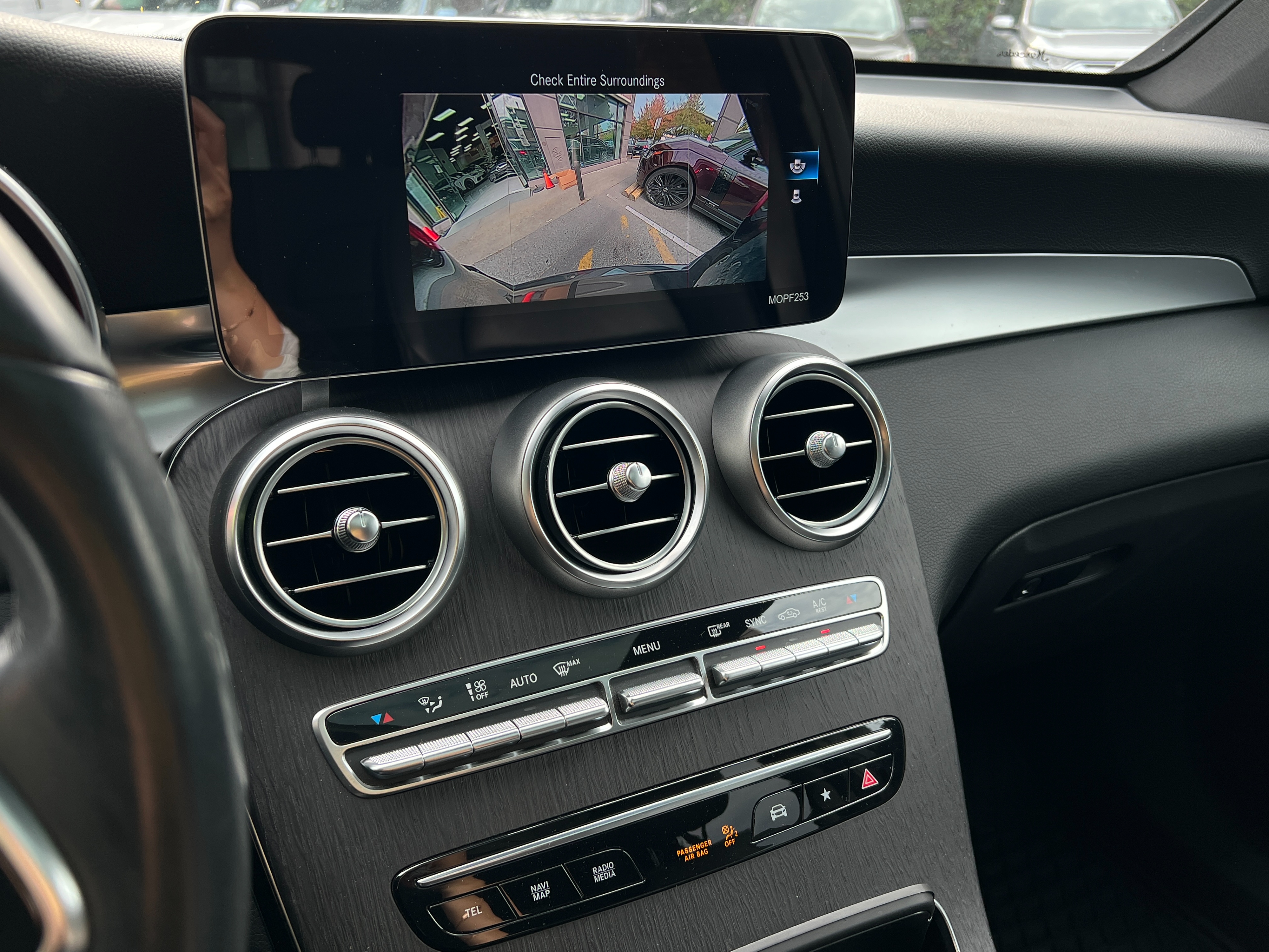 2020 Mercedes-Benz glc300  - Image 10