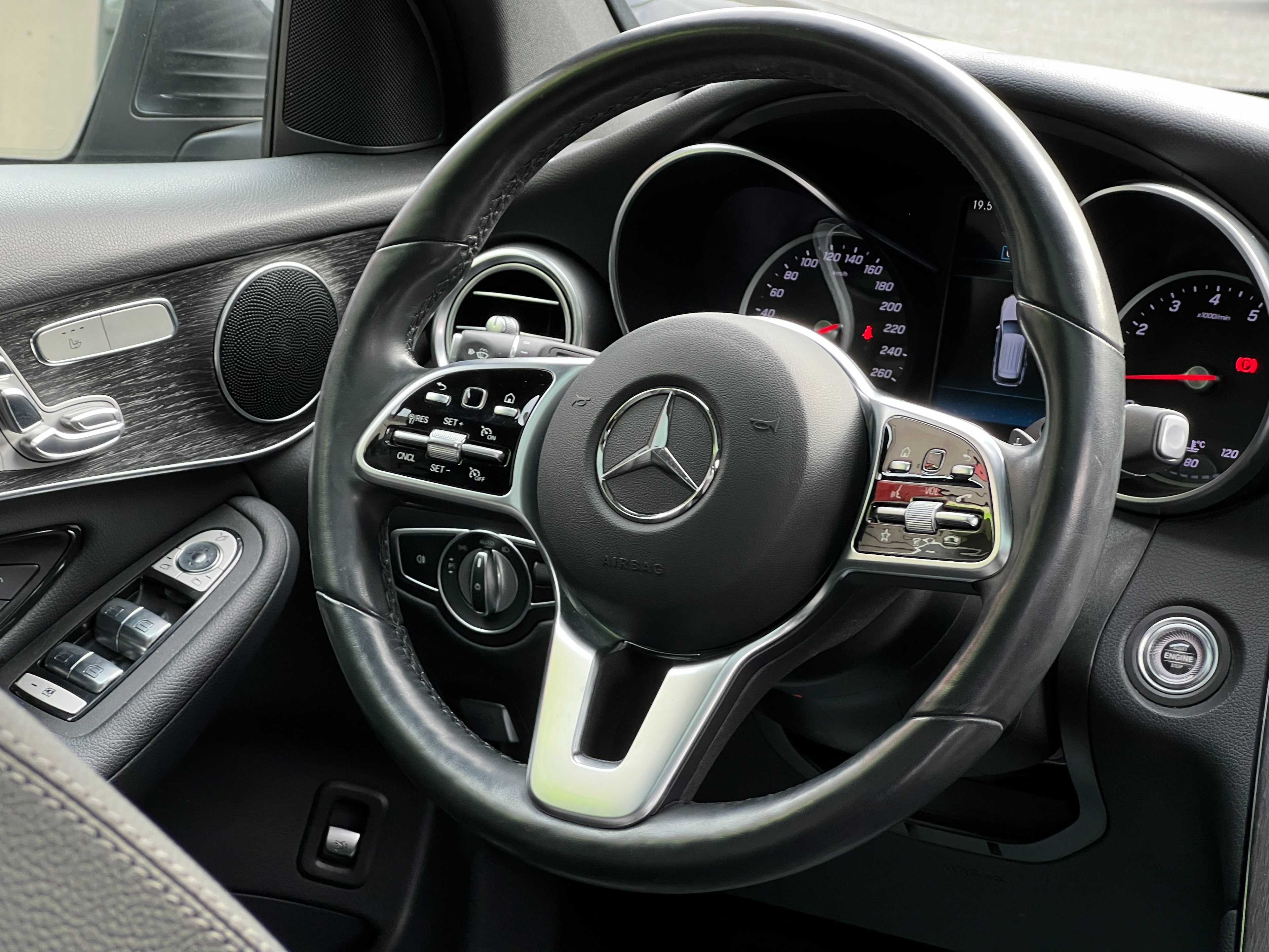 2020 Mercedes-Benz glc300  - Image 14