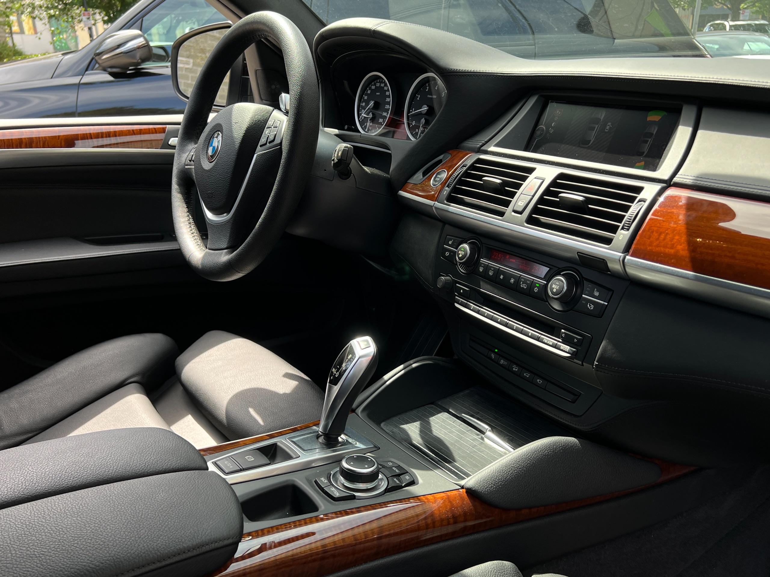 2011 BMW X6 - Image 12