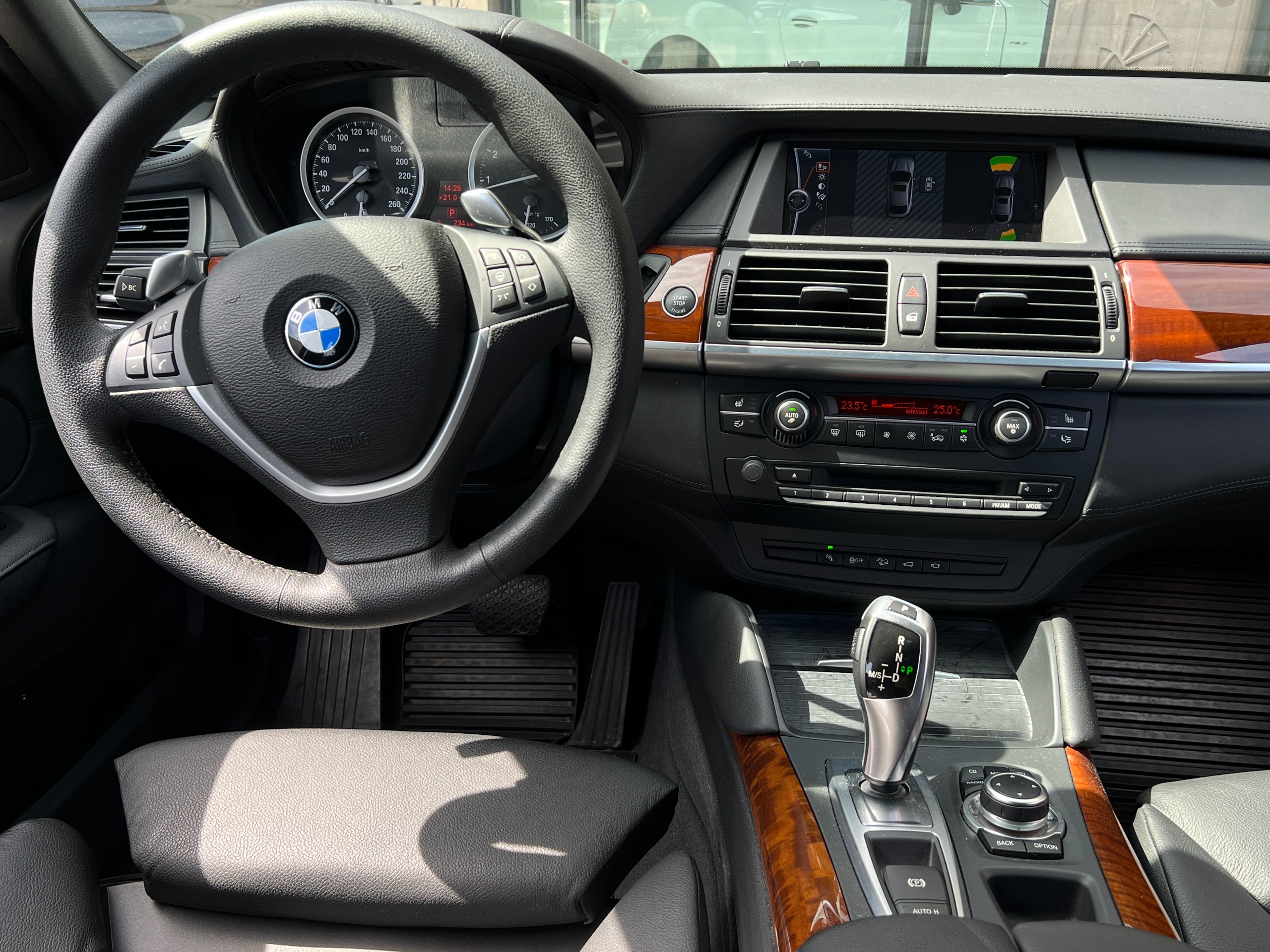 2011 BMW X6 - Image 15