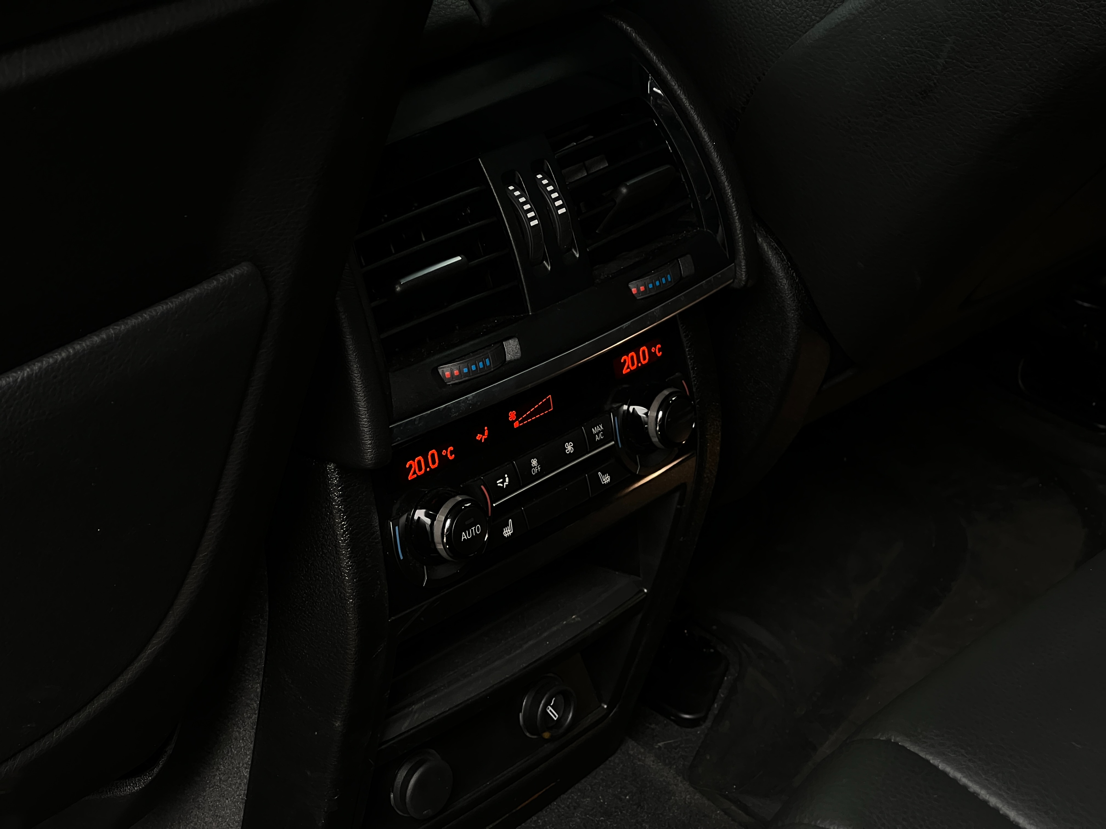 2016 BMW X5 xDrive50i ｜ No accident | BC Local - Image 17