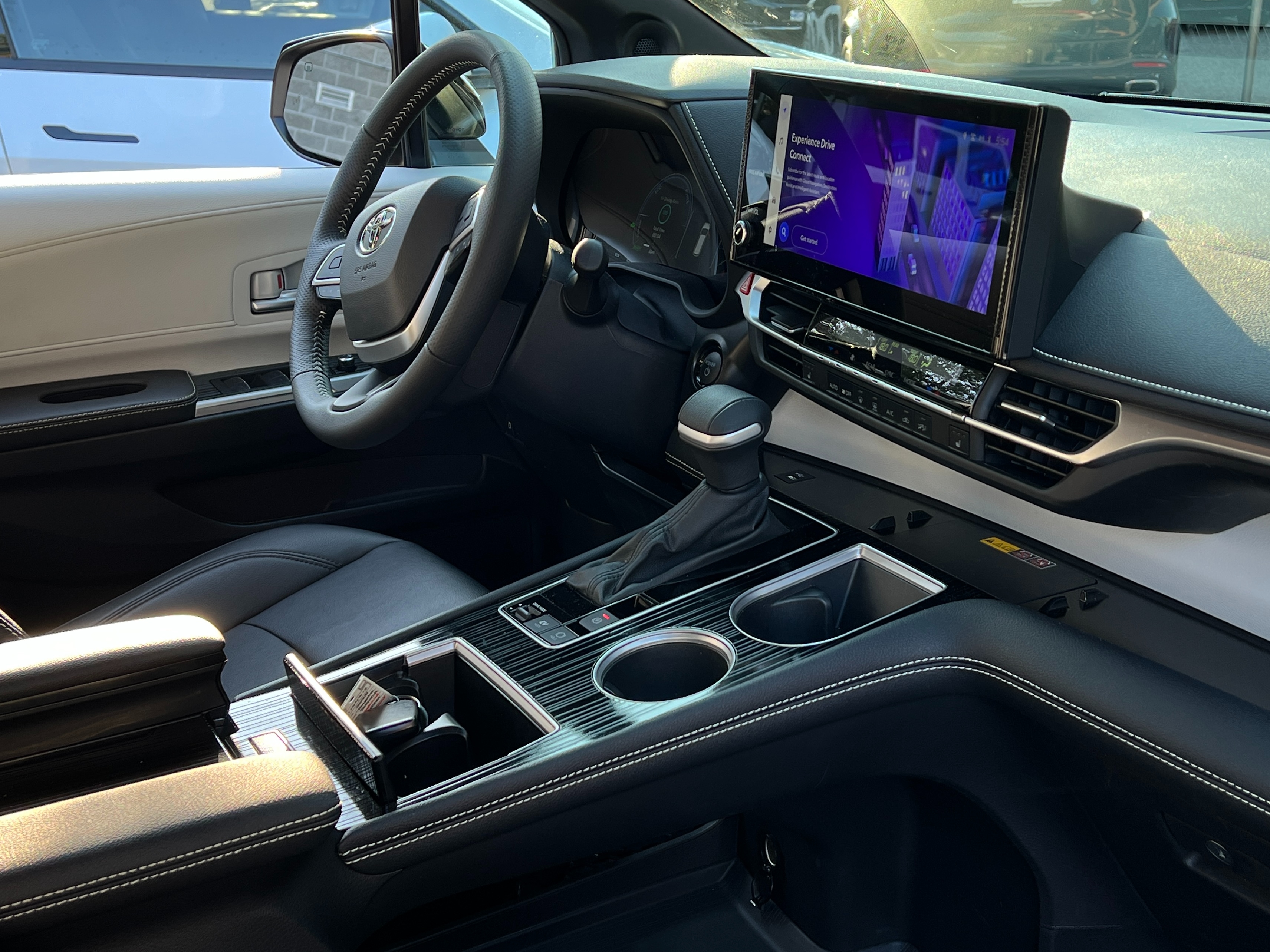 2025 Toyota Sienna XSE hybrid AWD | Tech Pkg ｜ No accident  - Image 8