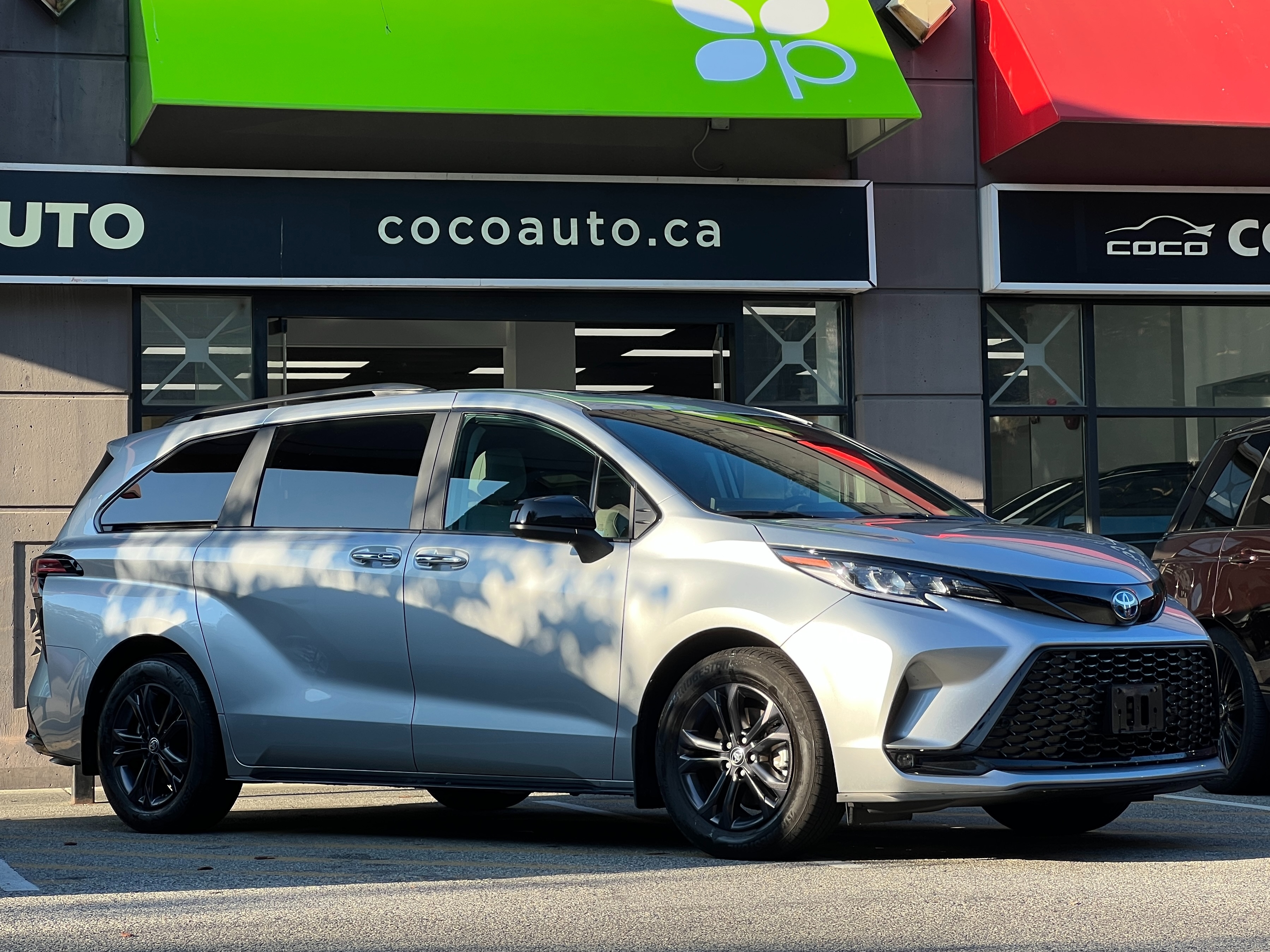 2025 Toyota Sienna XSE hybrid AWD | Tech Pkg ｜ No accident  - Image 2