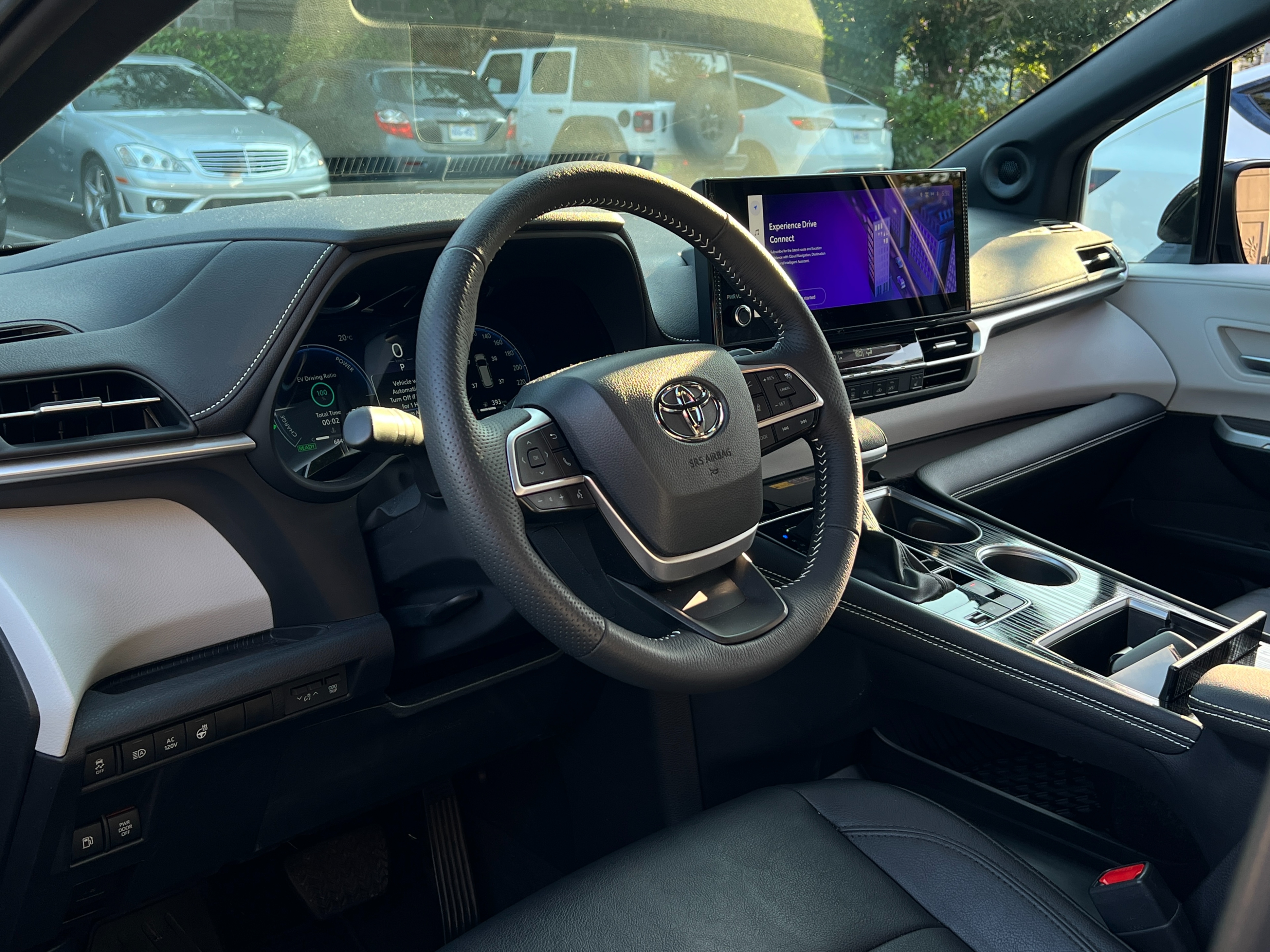 2025 Toyota Sienna XSE hybrid AWD | Tech Pkg ｜ No accident  - Image 9