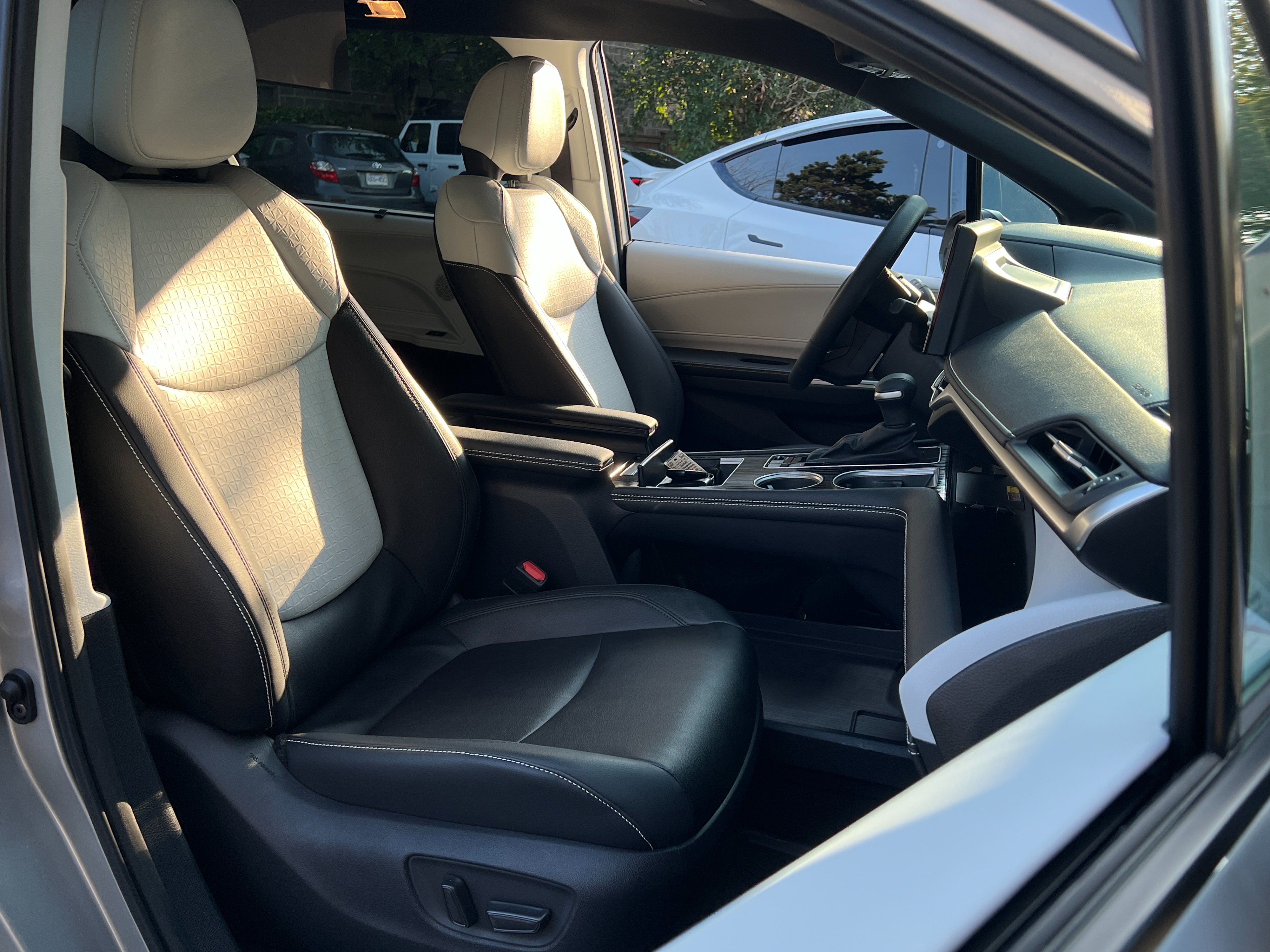 2025 Toyota Sienna XSE hybrid AWD | Tech Pkg ｜ No accident  - Image 10