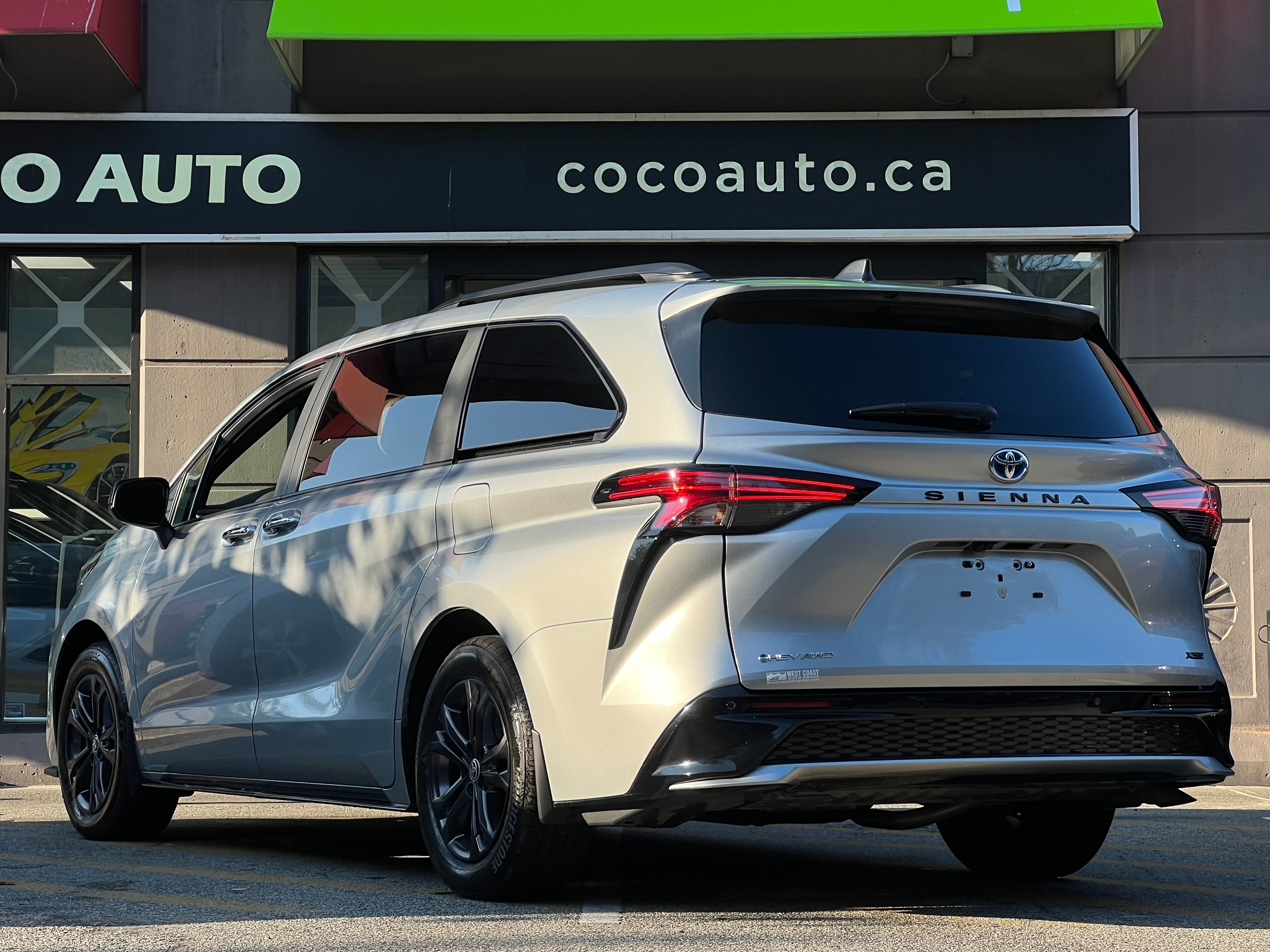 2025 Toyota Sienna XSE hybrid AWD | Tech Pkg ｜ No accident  - Image 6