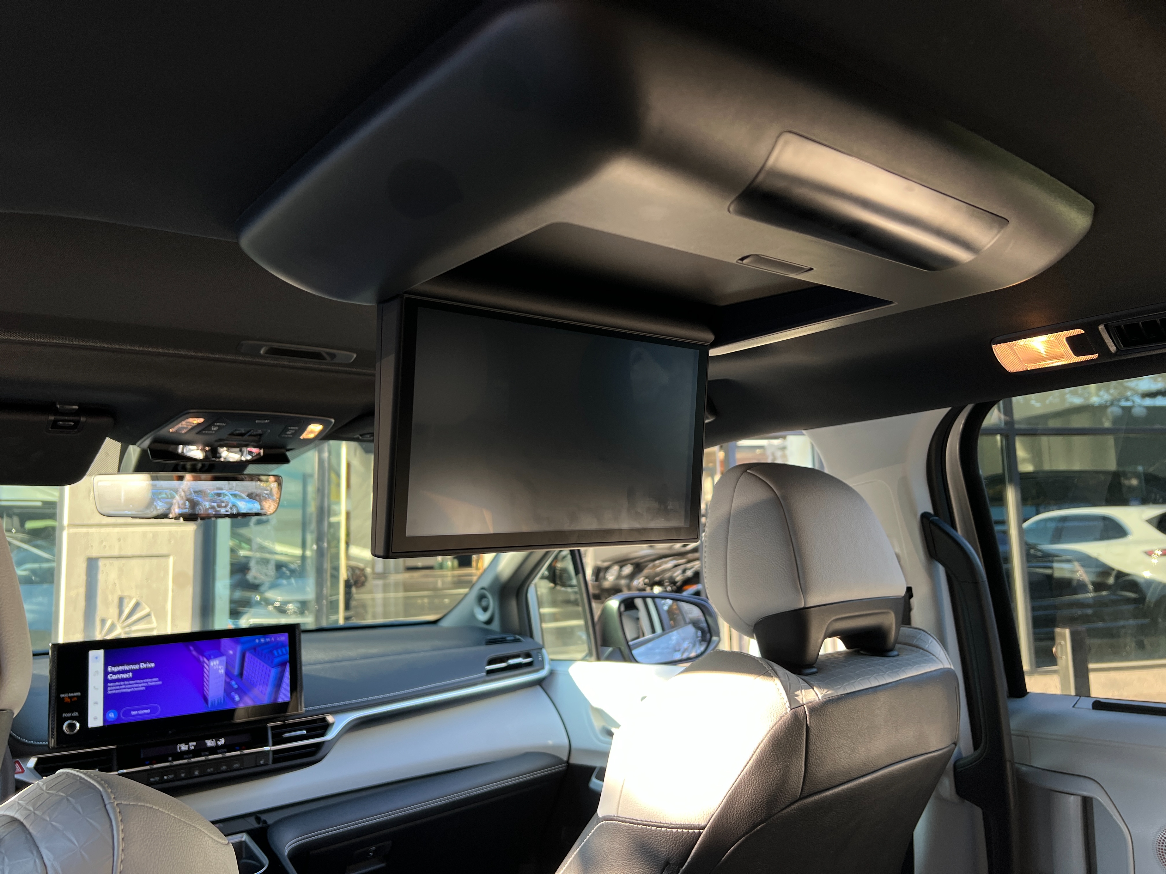 2025 Toyota Sienna XSE hybrid AWD | Tech Pkg ｜ No accident  - Image 14