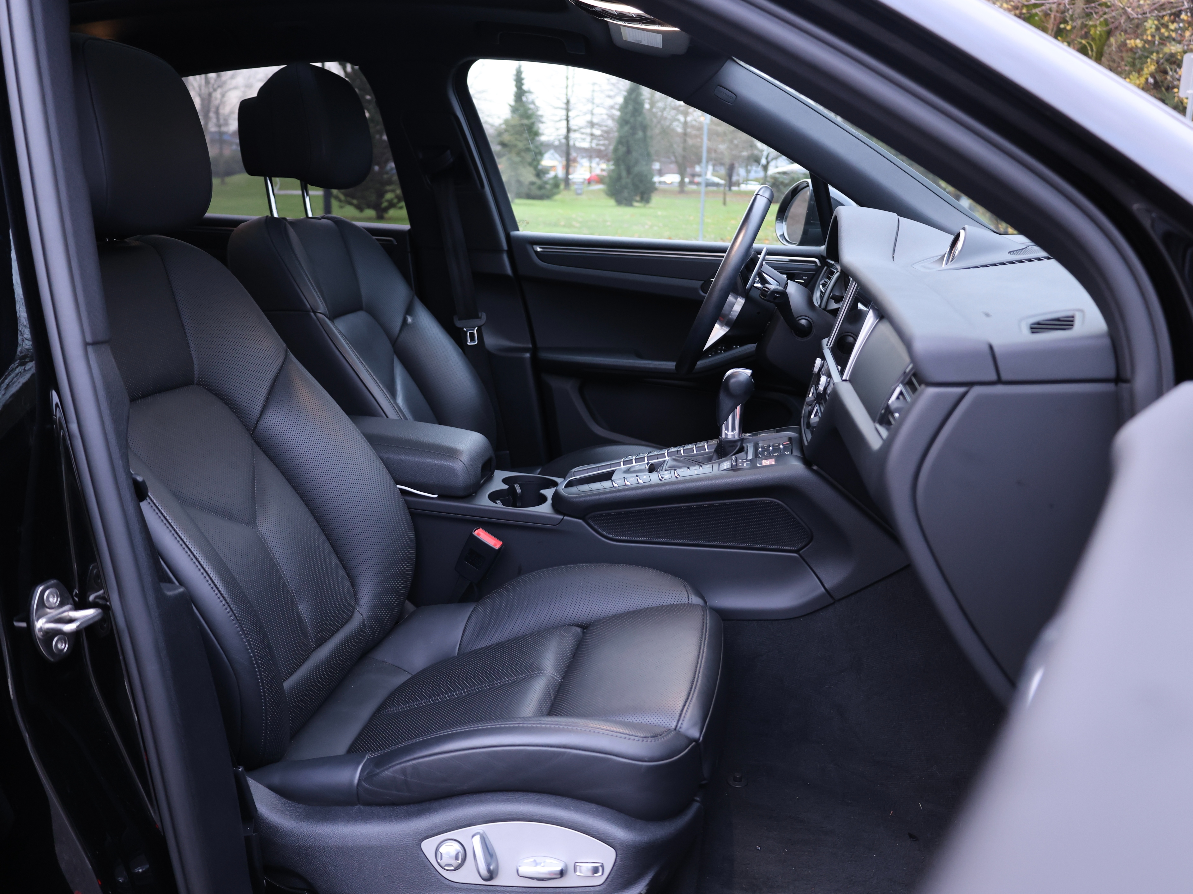 2020 Porsche macan | BC Local - Image 12