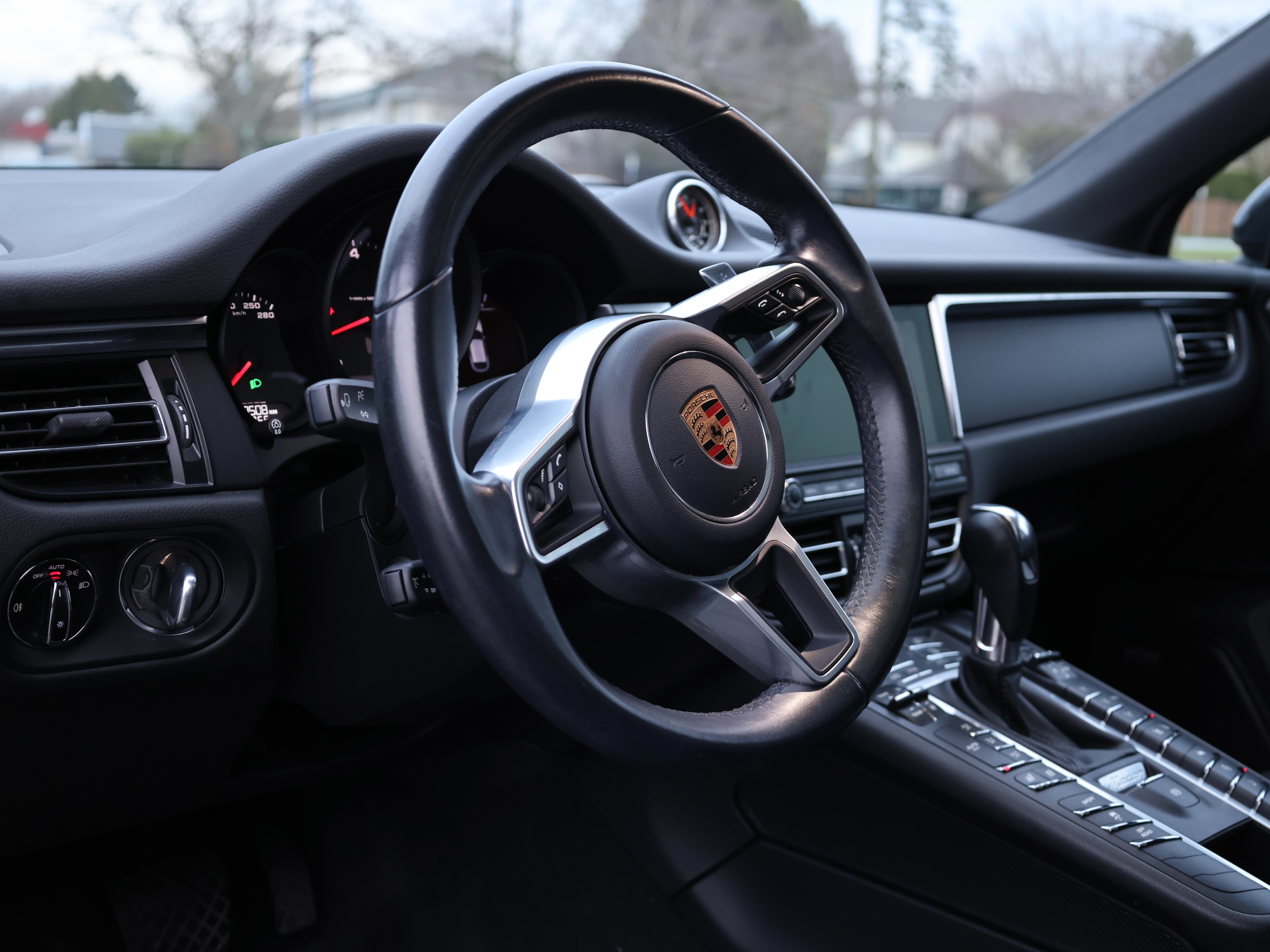 2020 Porsche macan | BC Local - Image 8