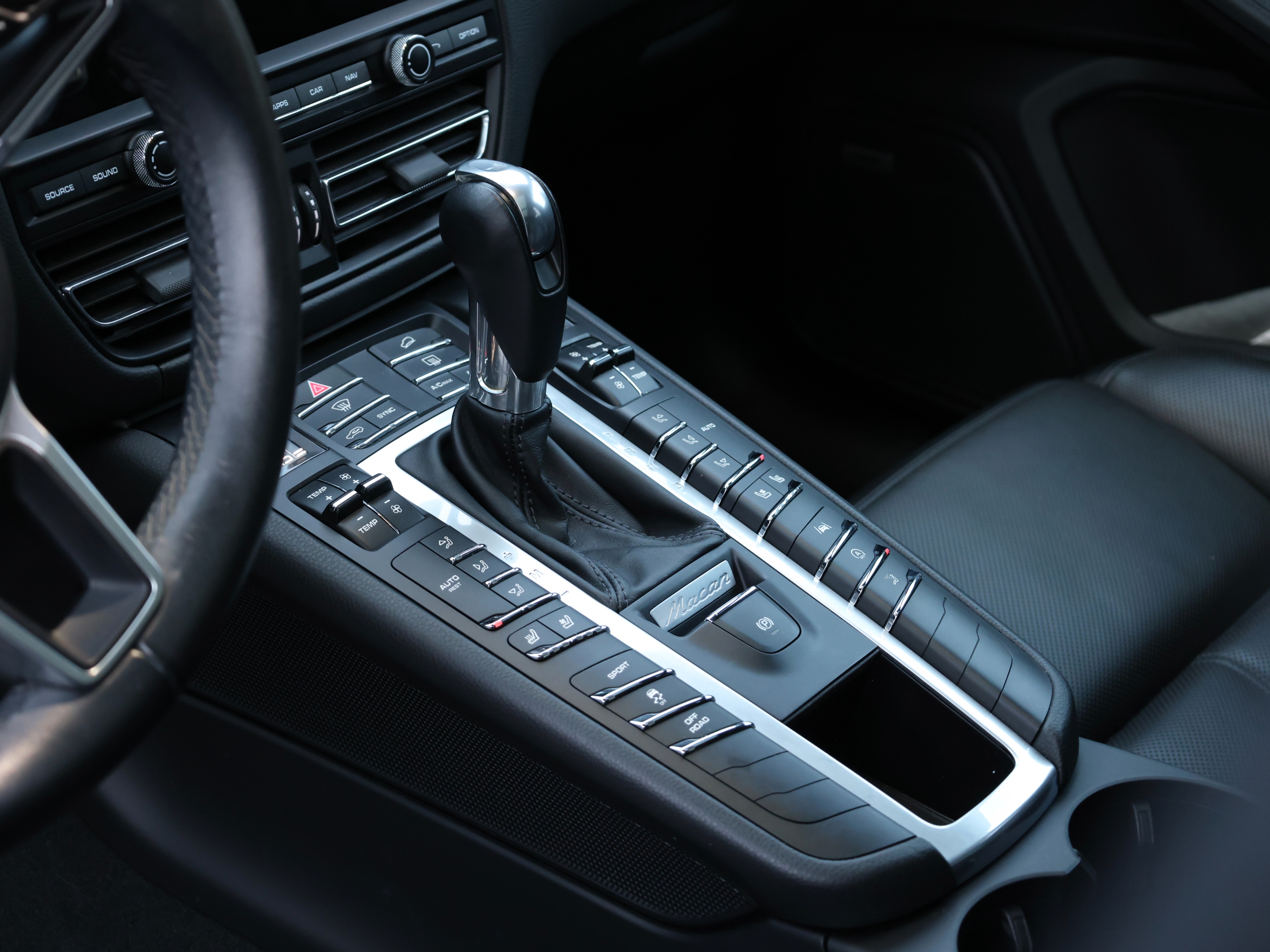 2020 Porsche macan | BC Local - Image 10