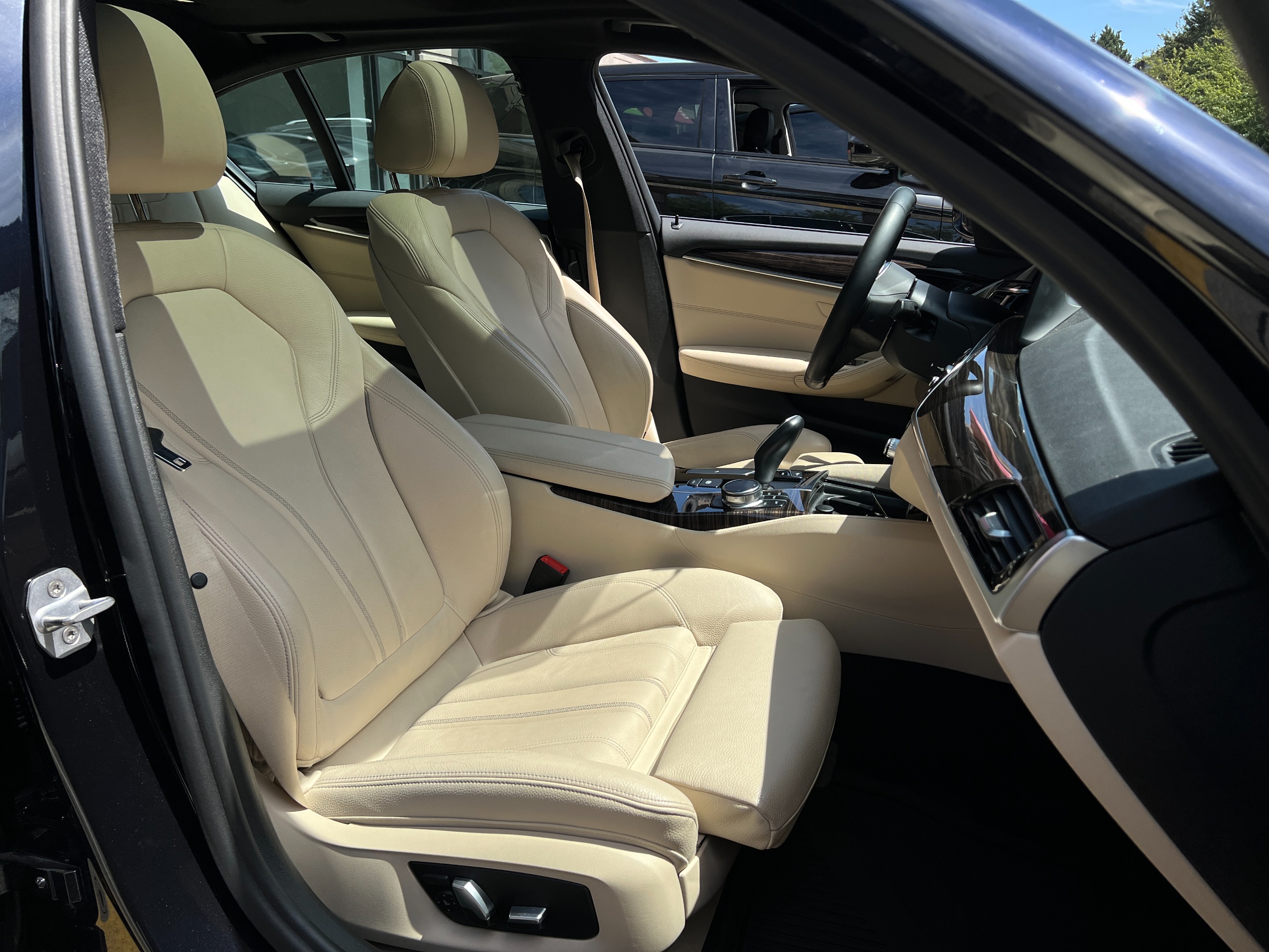 2018 BMW 530 XI - Image 15