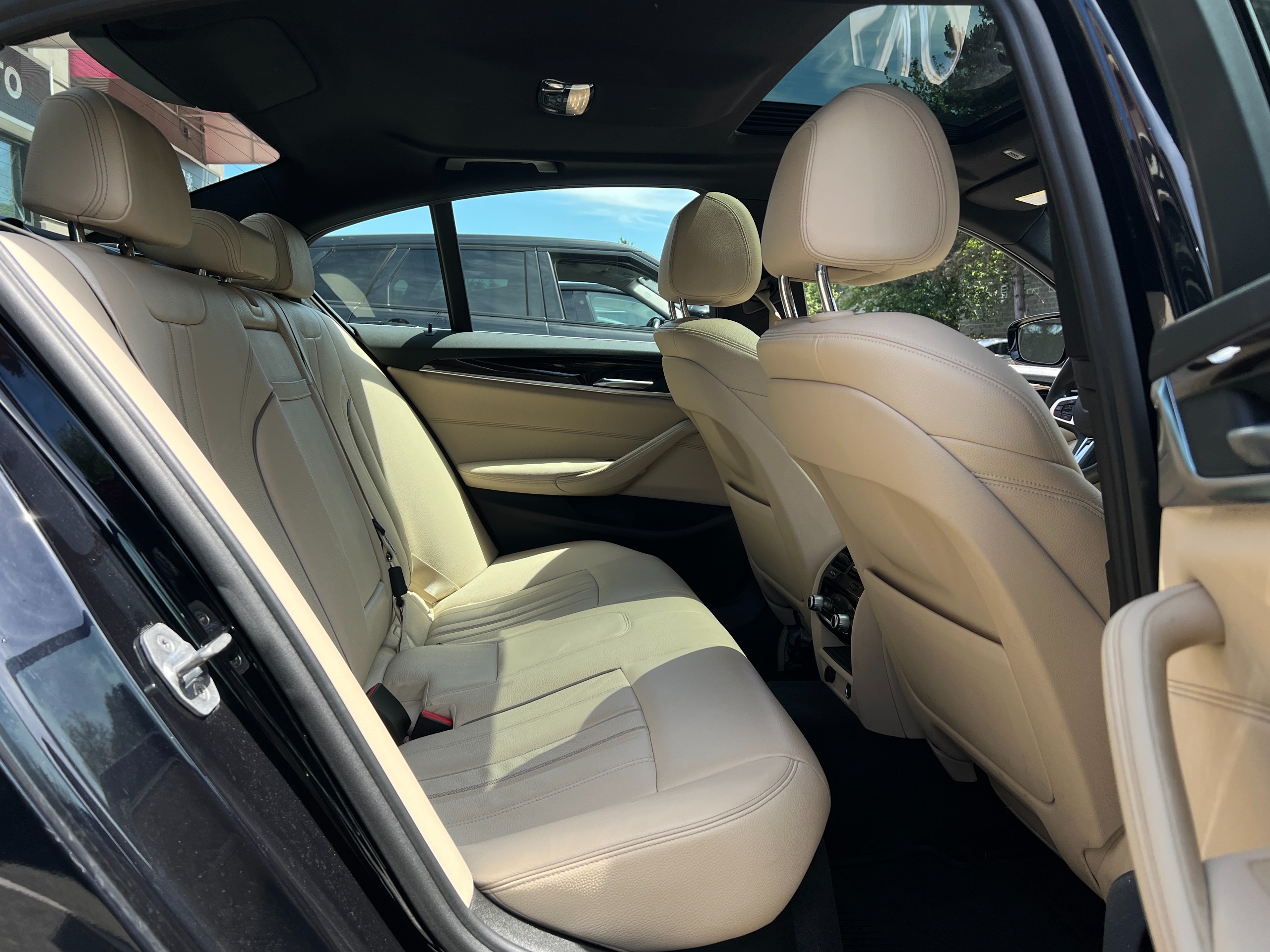 2018 BMW 530 XI - Image 16