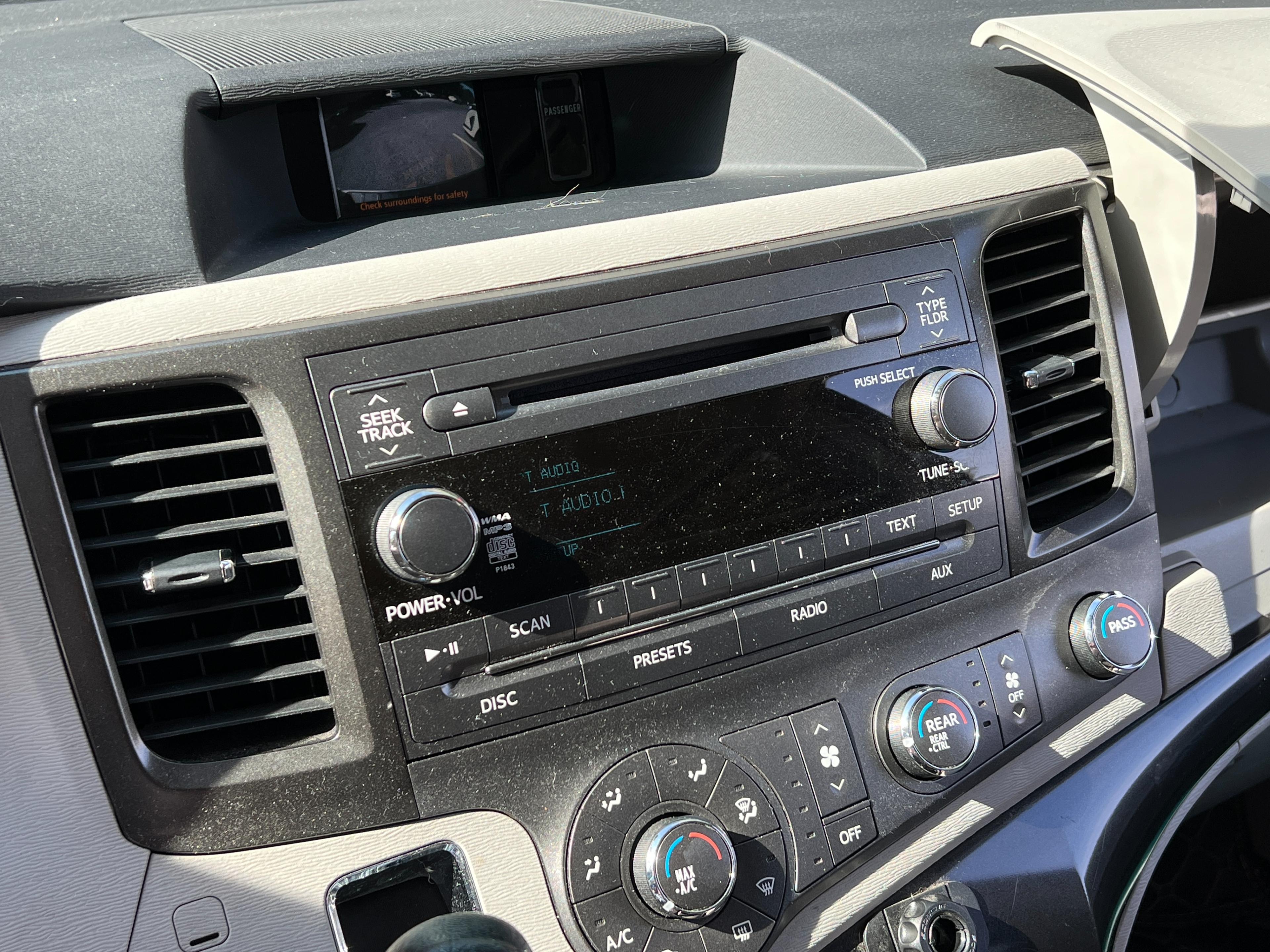 2011 Toyota Sienna - Image 10