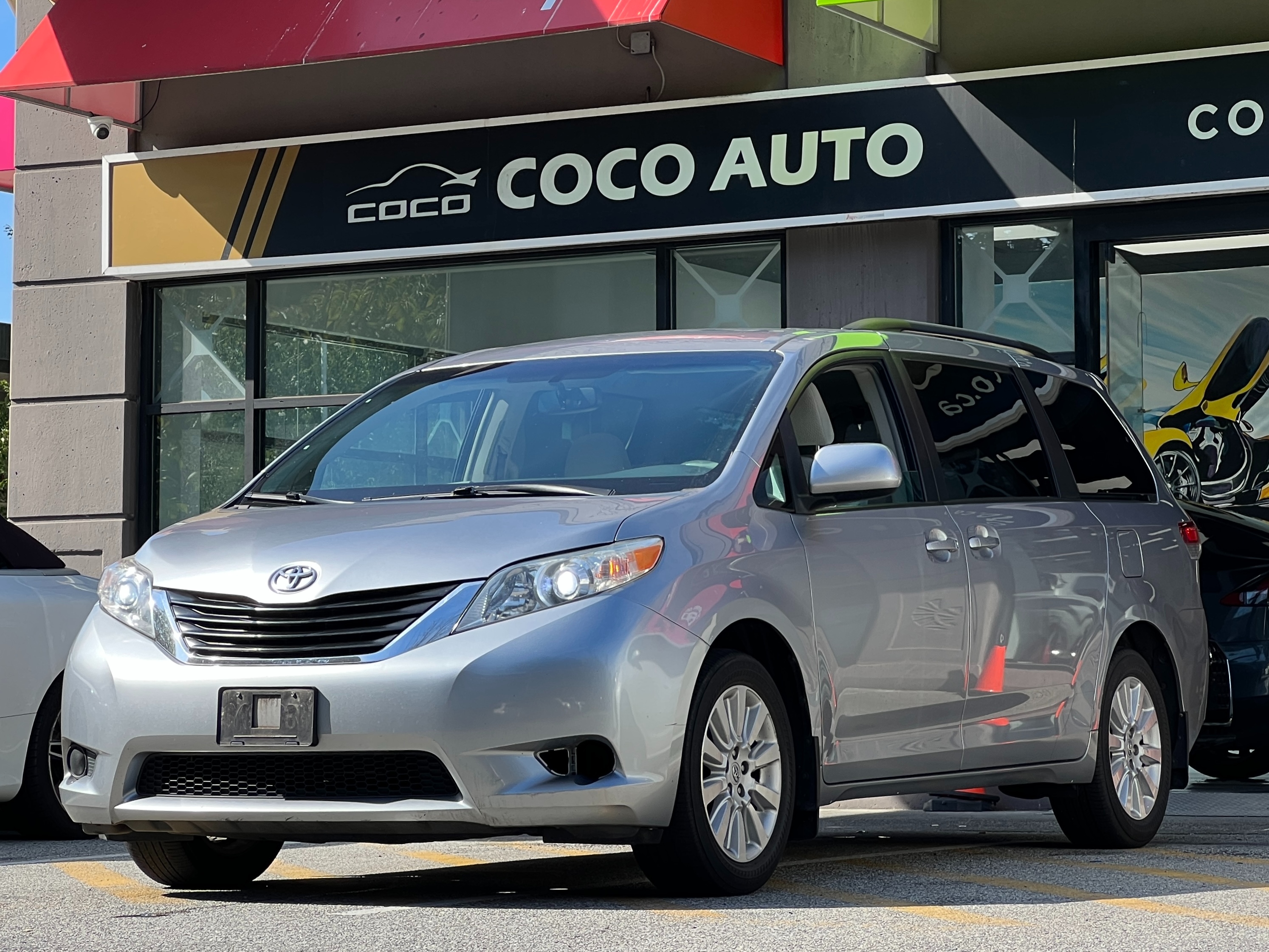 2011 Toyota Sienna - Image 4