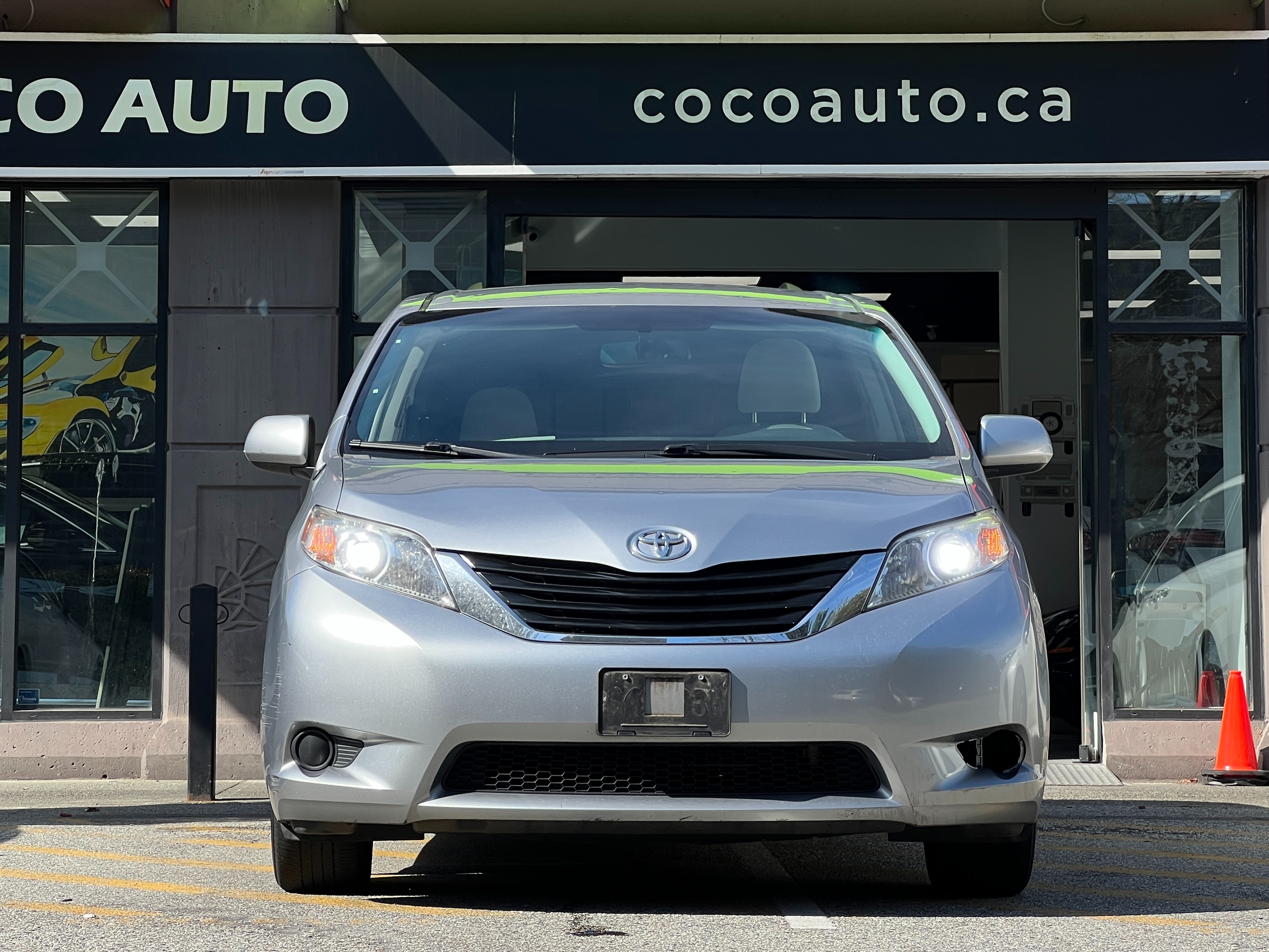 2011 Toyota Sienna - Image 3