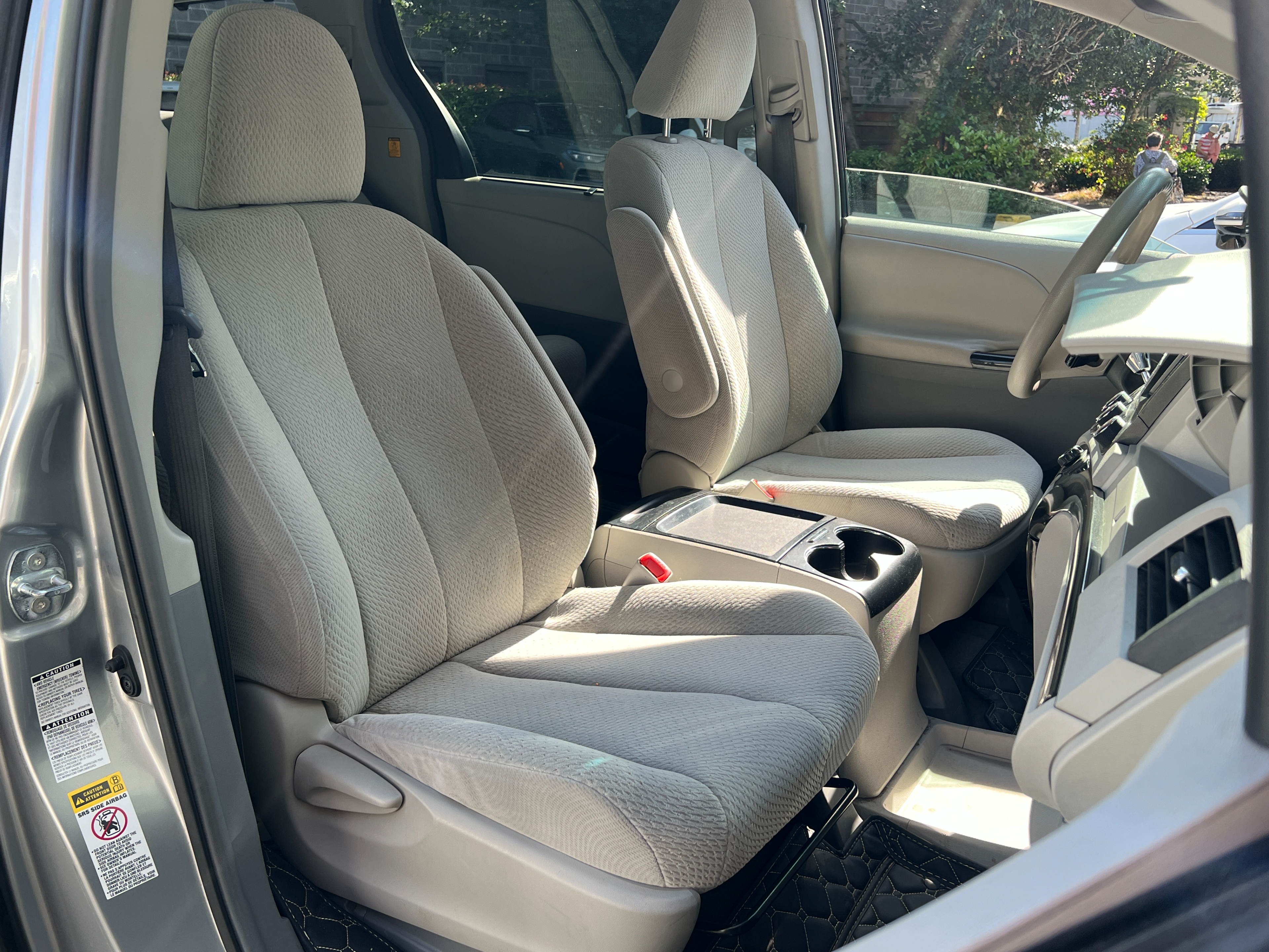 2011 Toyota Sienna - Image 9