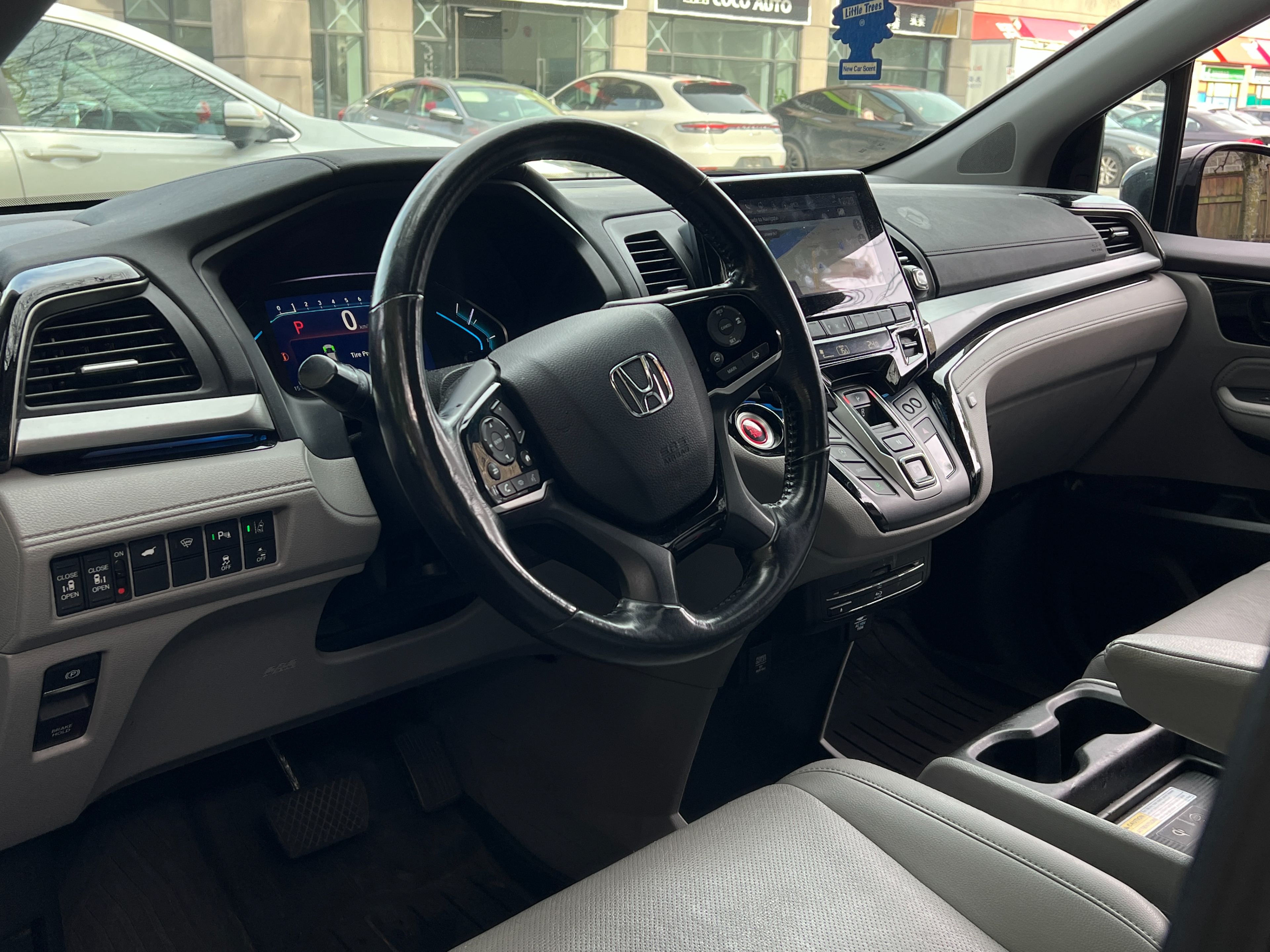 2018 Honda odyssey touring | No accident | one owner | bc local - Image 12