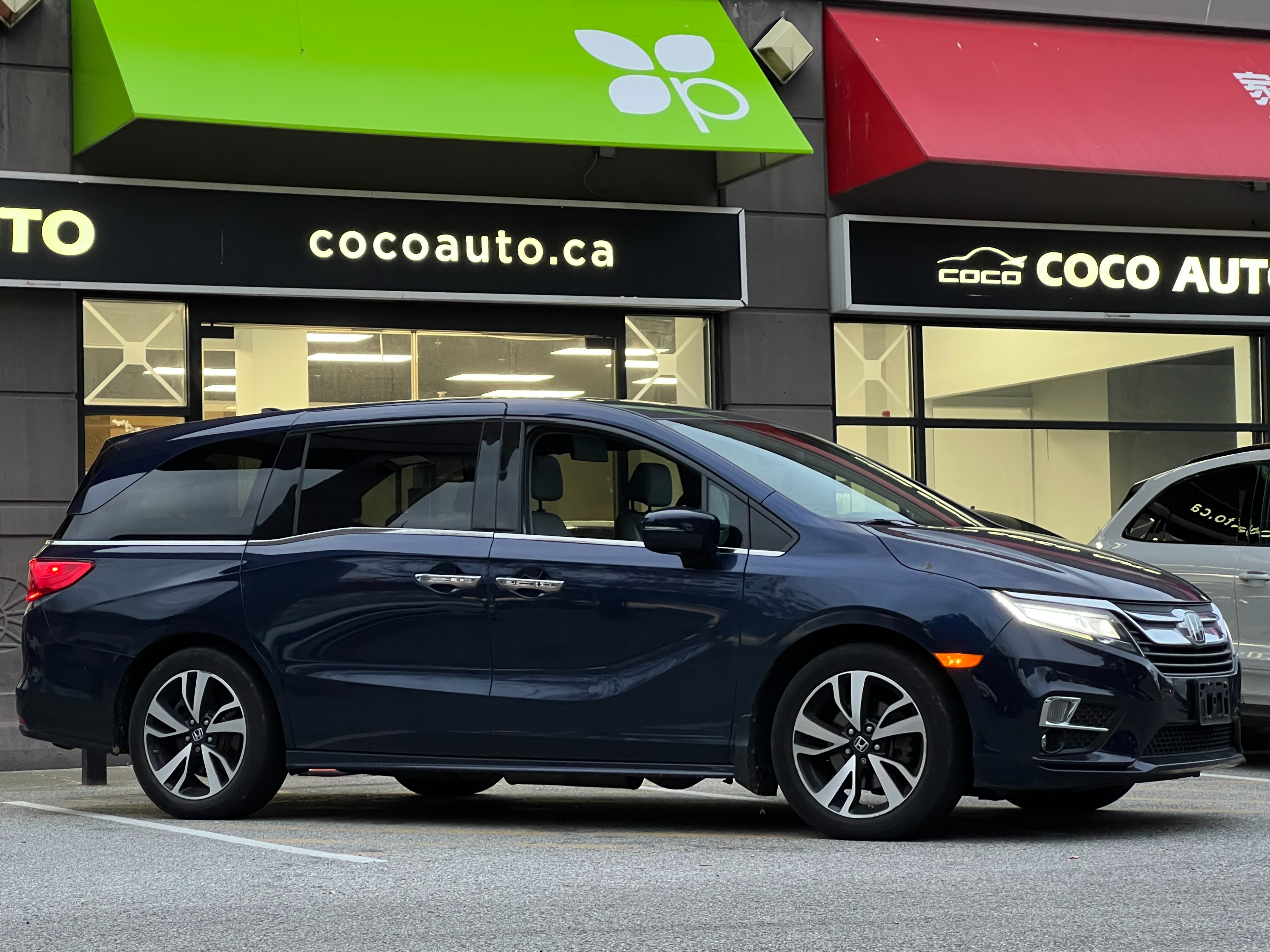 2018 Honda odyssey touring | No accident | one owner | bc local - Image 2