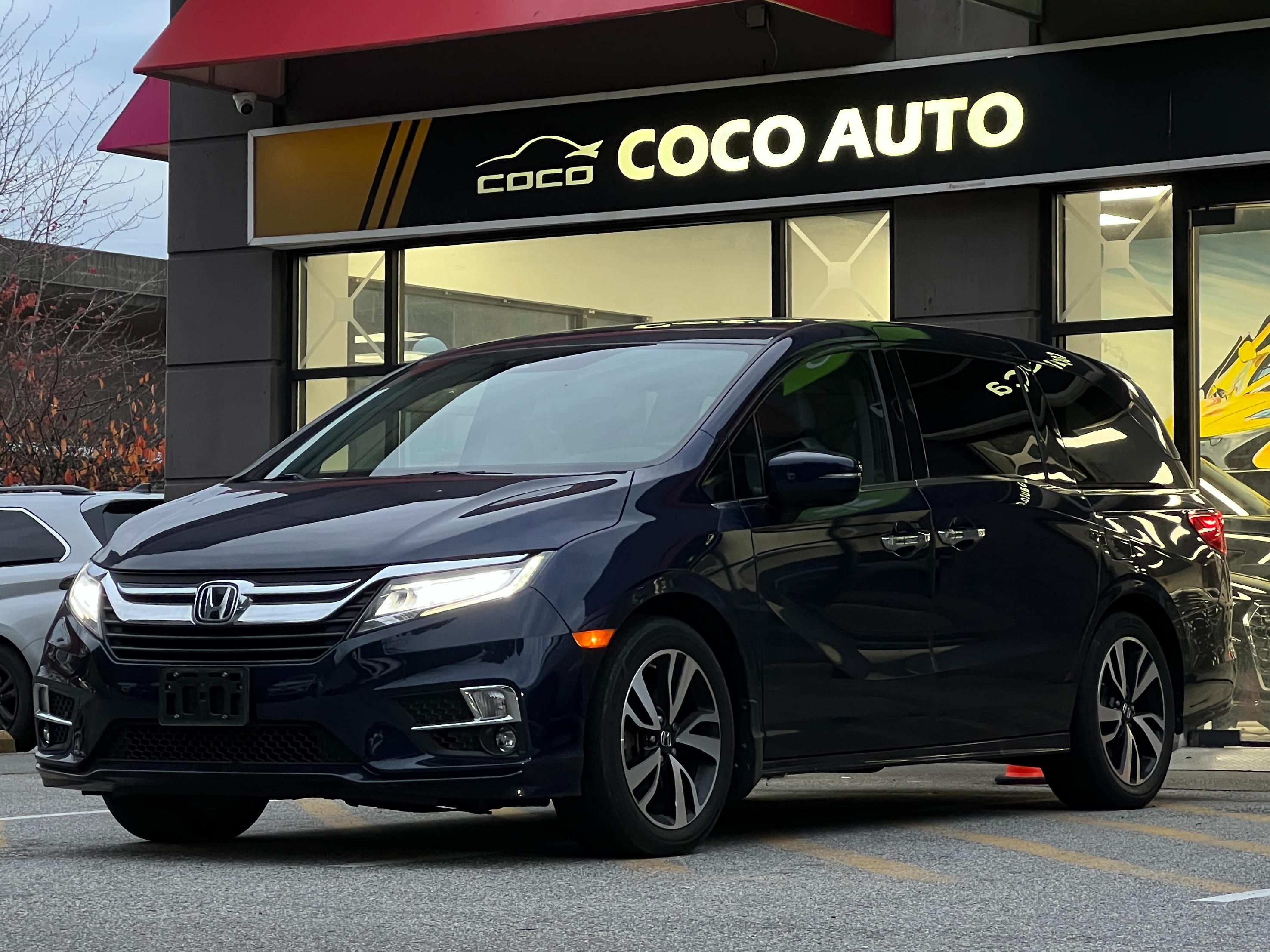 2018 Honda odyssey touring | No accident | one owner | bc local - Image 4