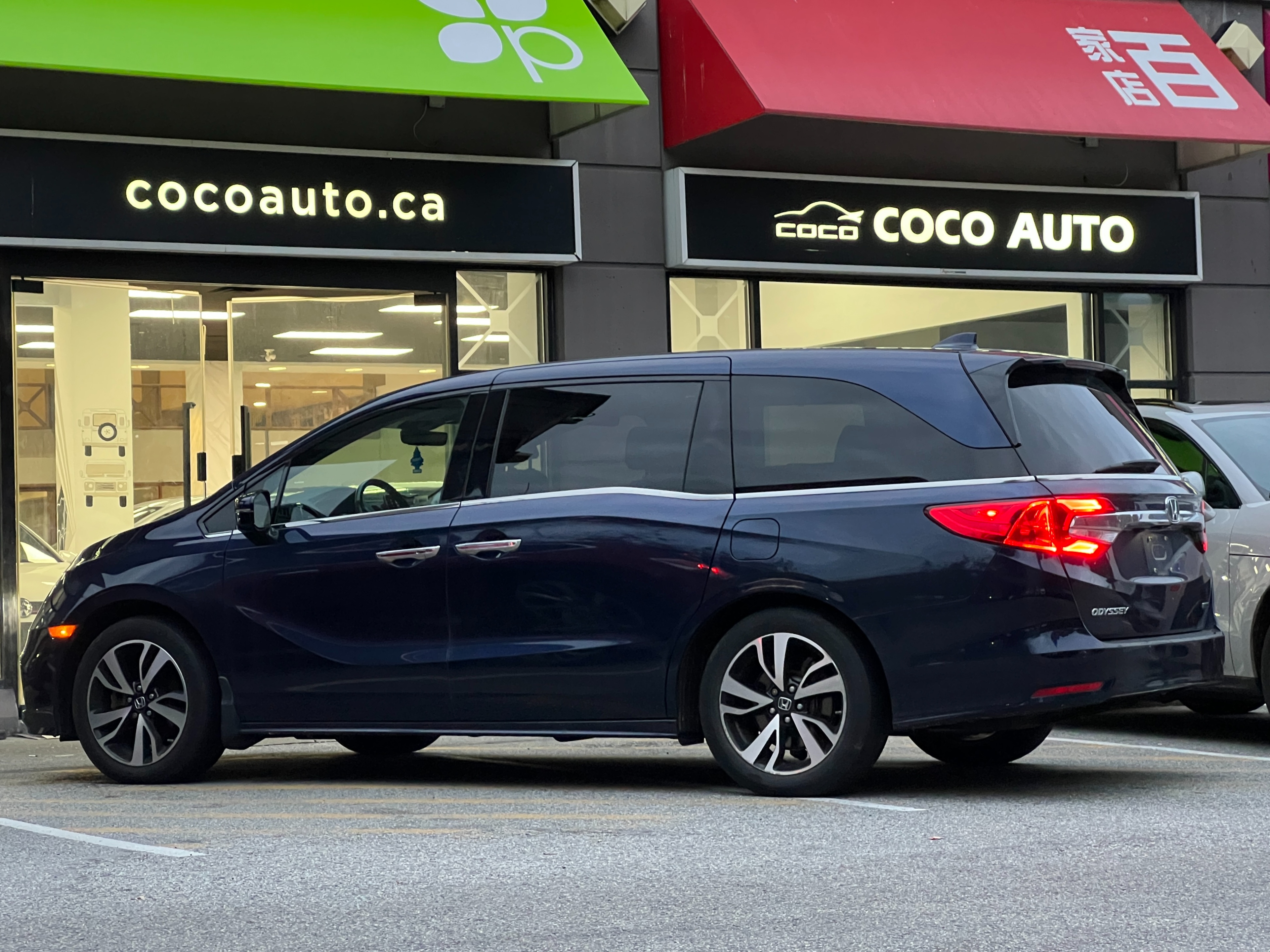 2018 Honda odyssey touring | No accident | one owner | bc local - Image 7