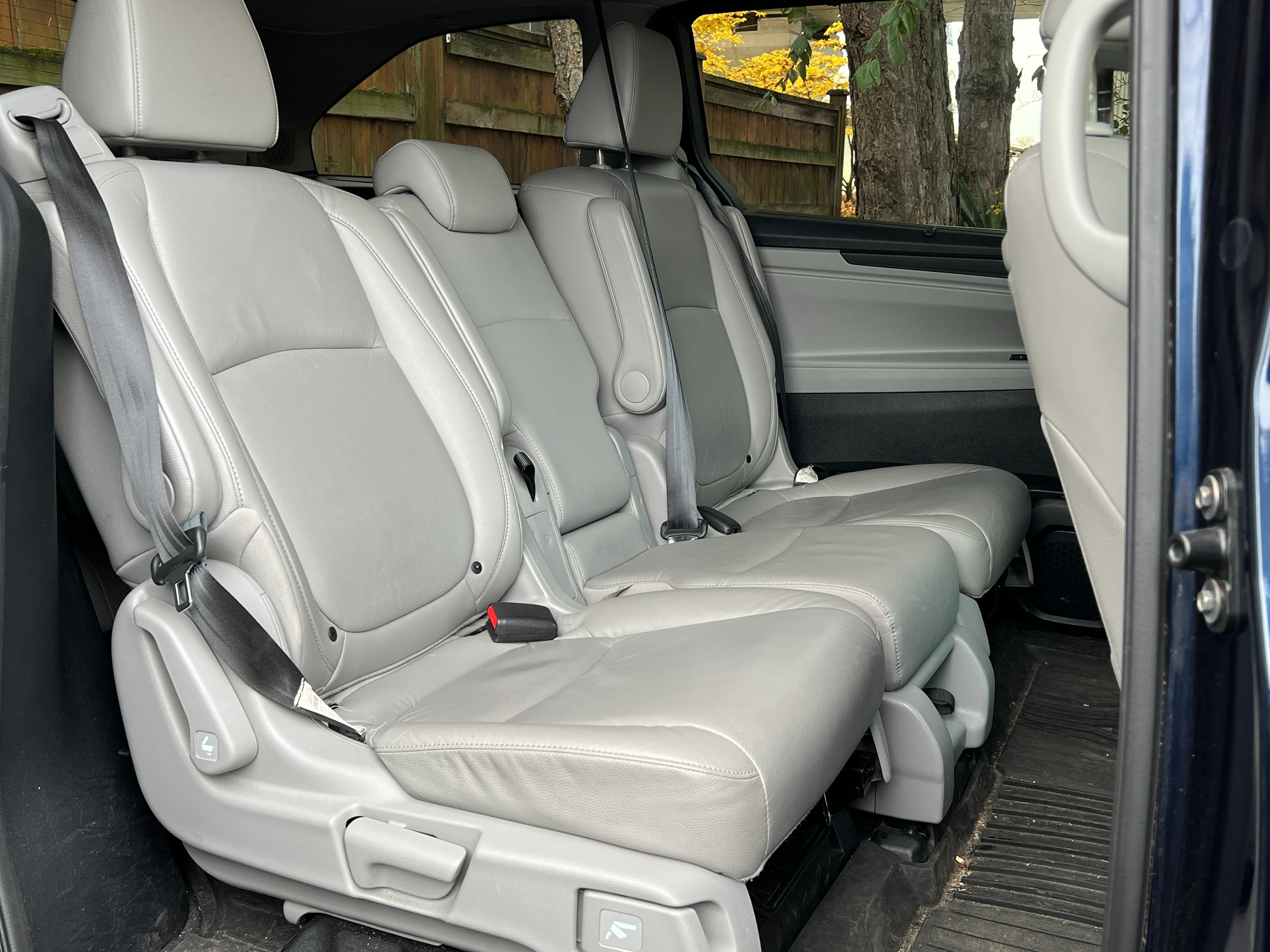 2018 Honda odyssey touring | No accident | one owner | bc local - Image 16