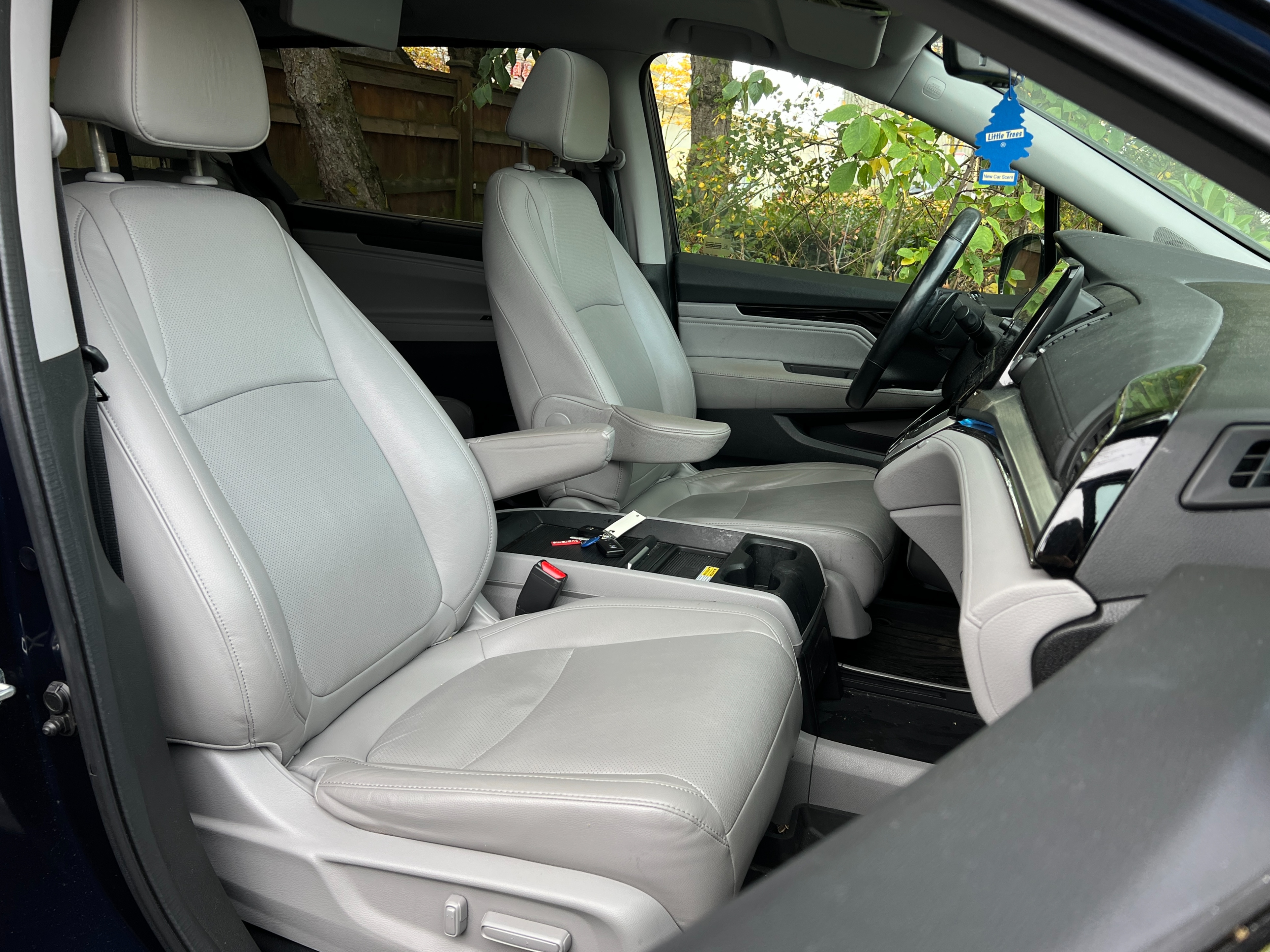 2018 Honda odyssey touring | No accident | one owner | bc local - Image 15