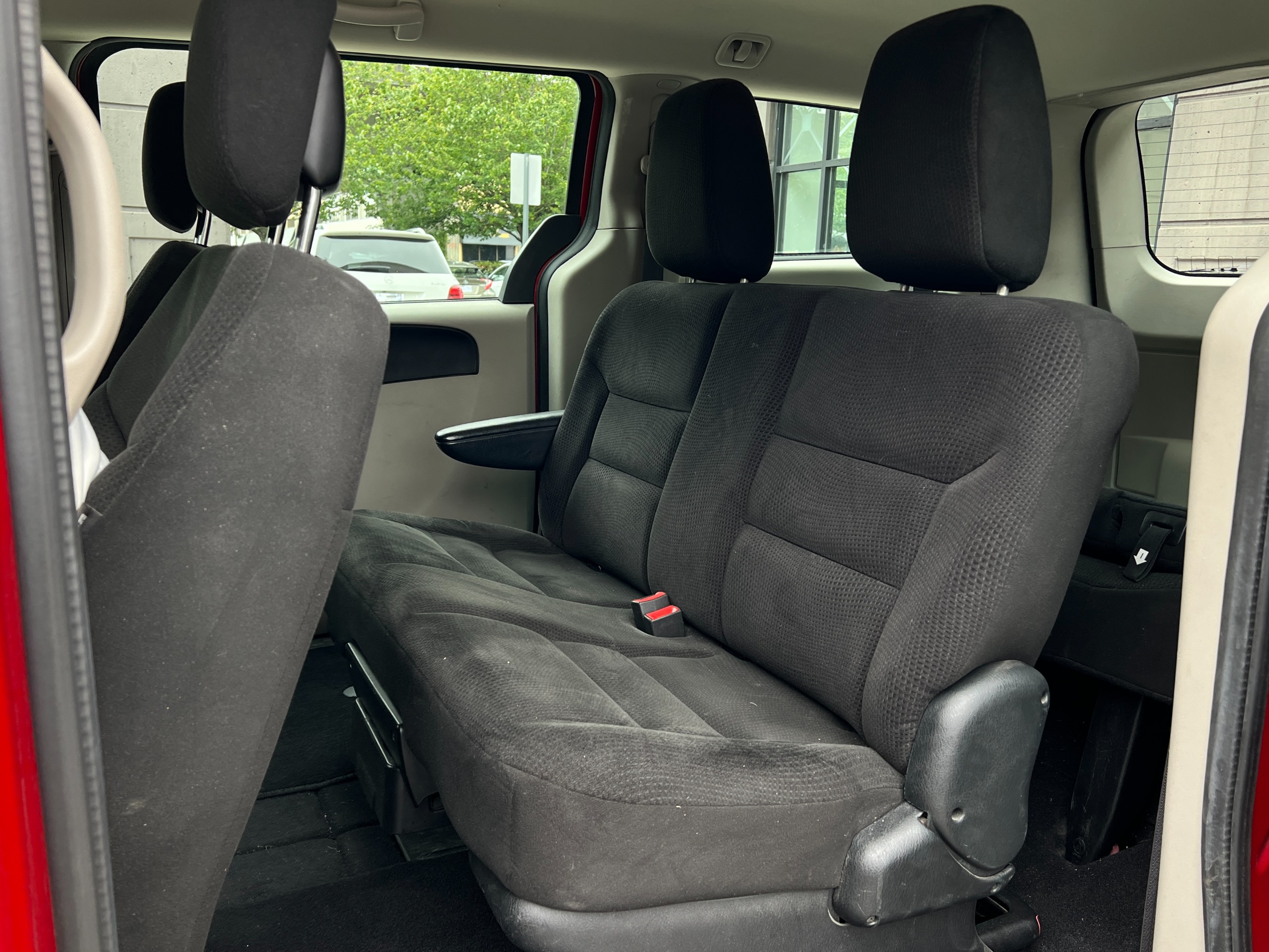 2015 Dodge Grand Caravan - Image 13