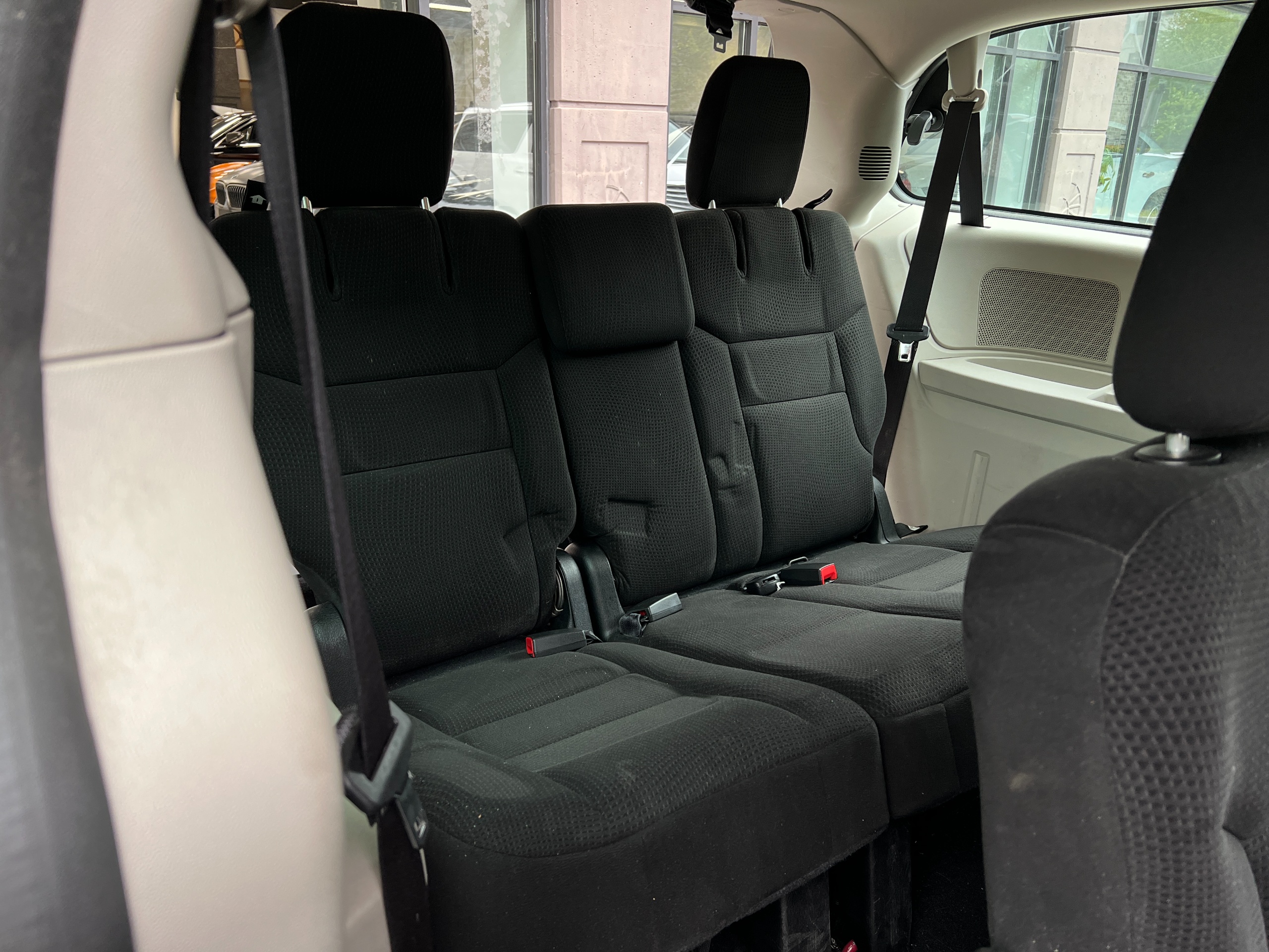 2015 Dodge Grand Caravan - Image 14