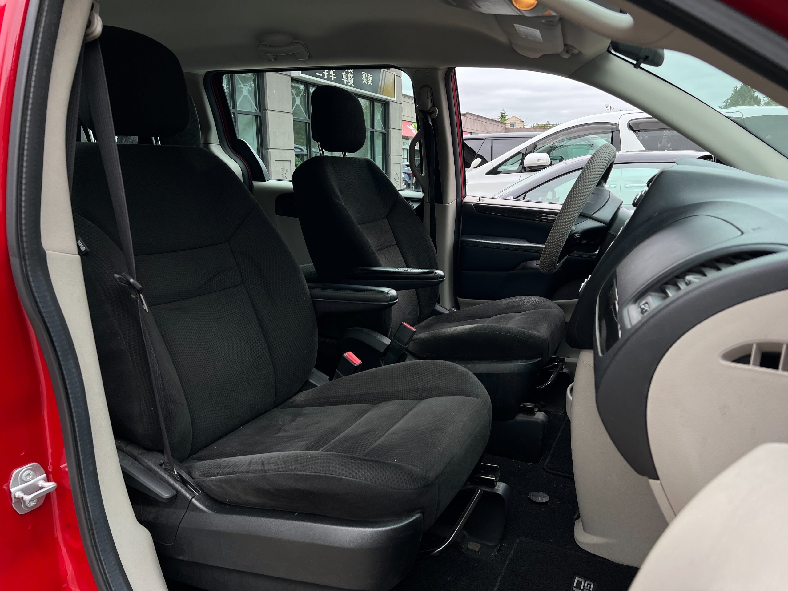 2015 Dodge Grand Caravan - Image 12