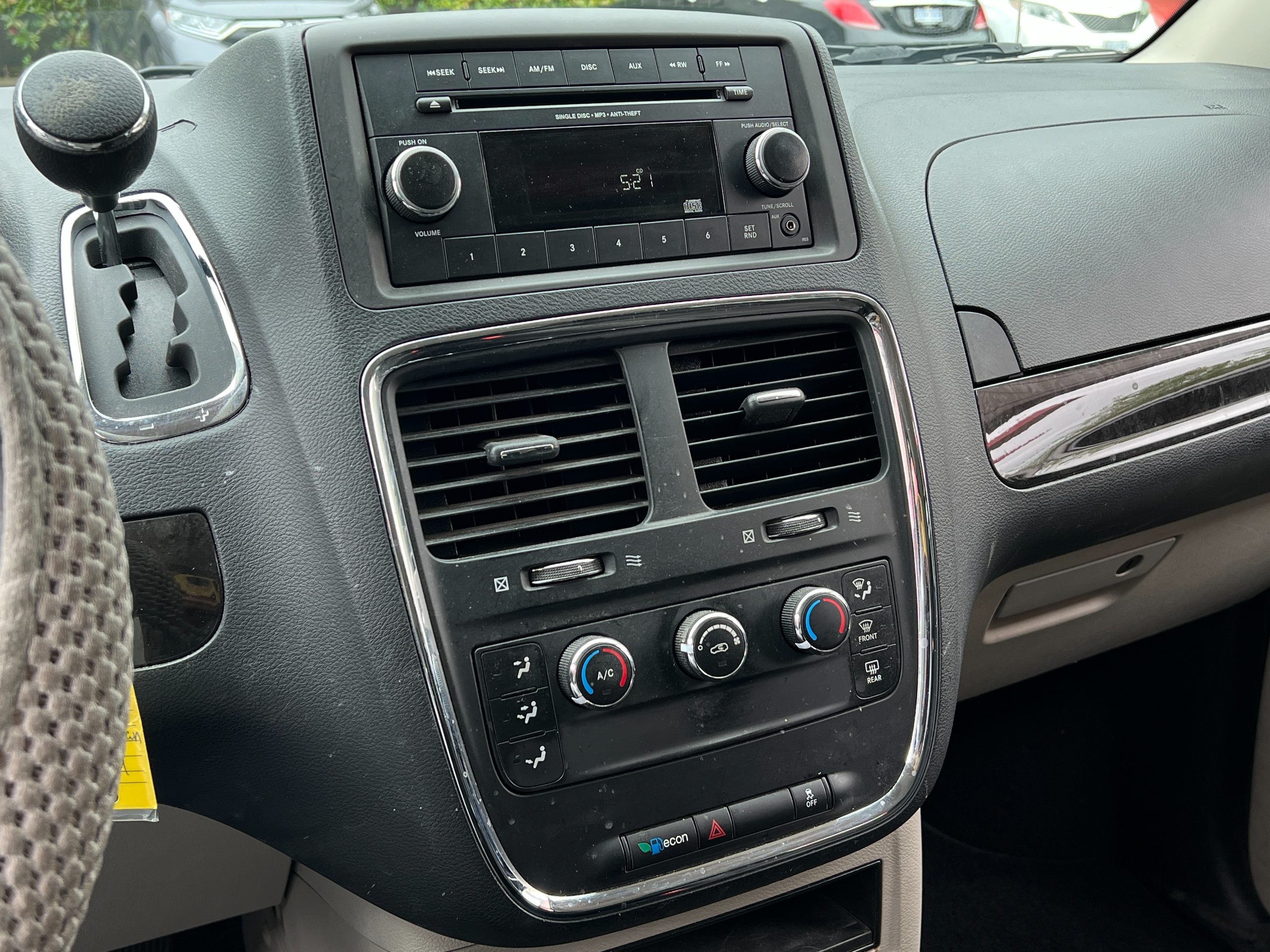 2015 Dodge Grand Caravan - Image 10