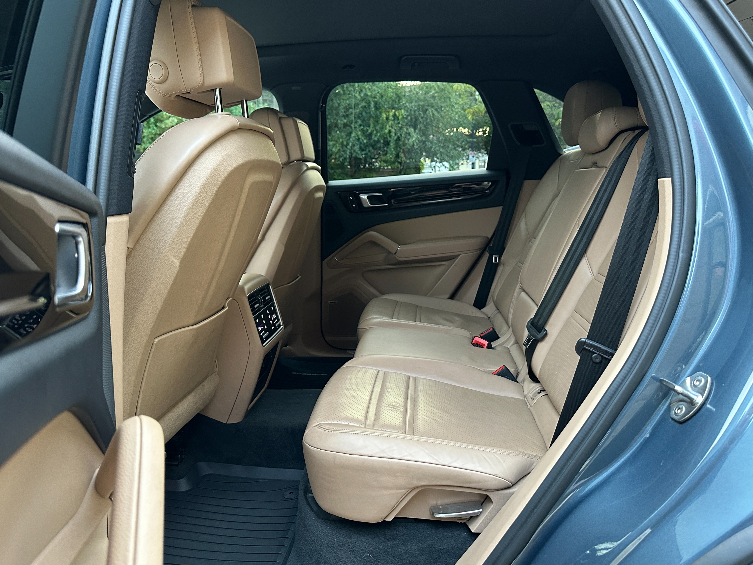 2019 Porsche Cayenne - Image 17