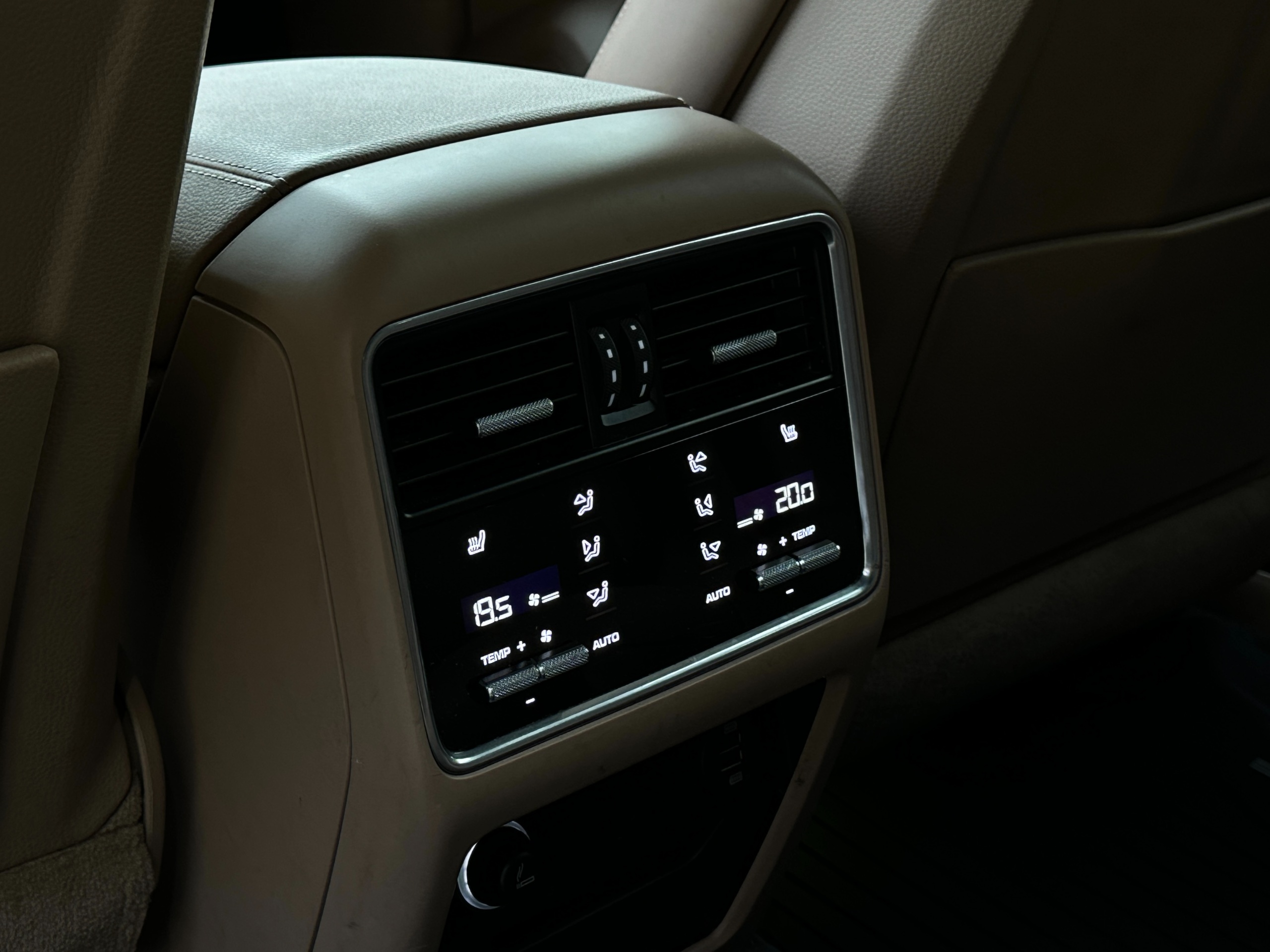 2019 Porsche Cayenne - Image 18