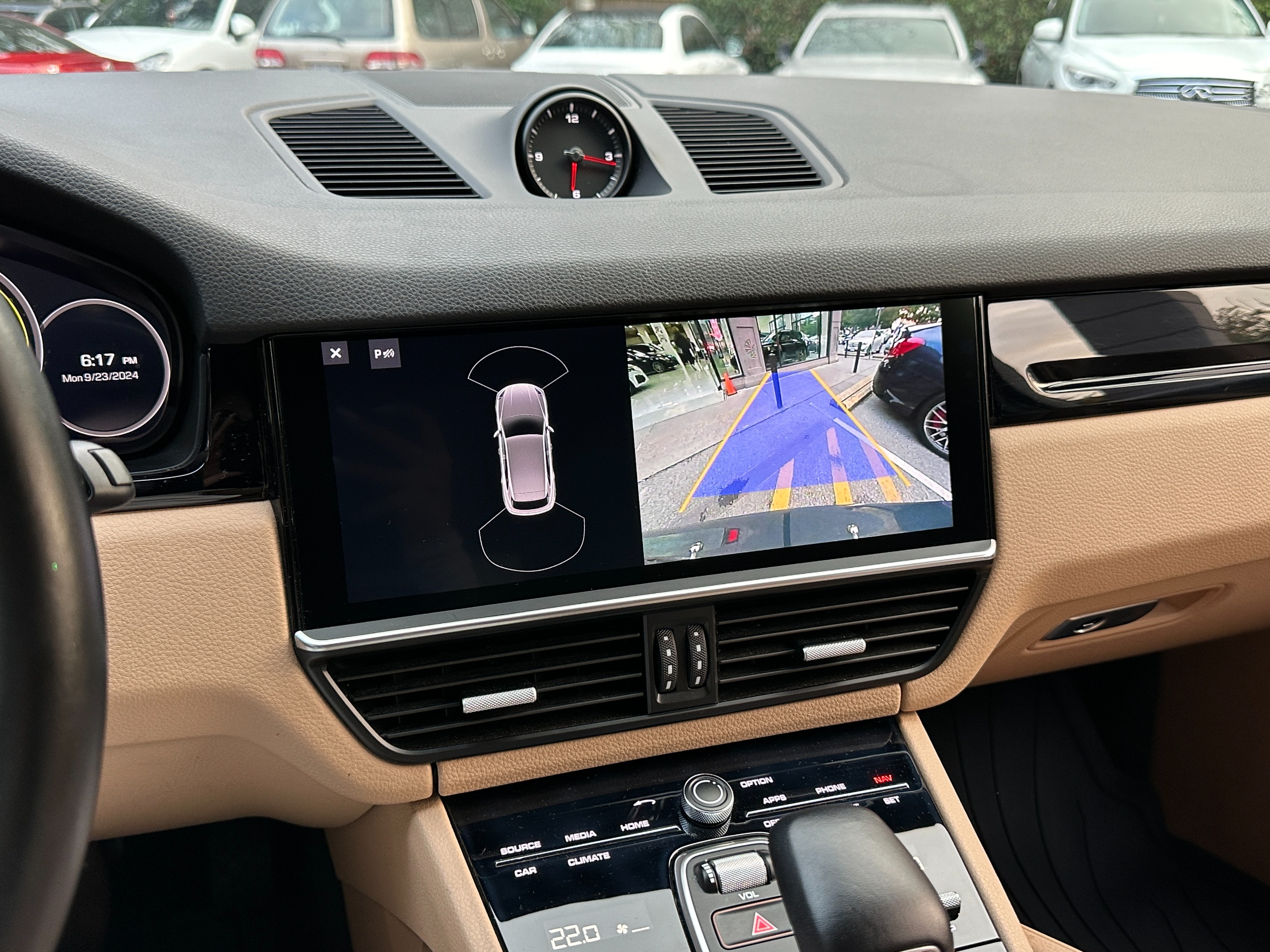 2019 Porsche Cayenne - Image 13