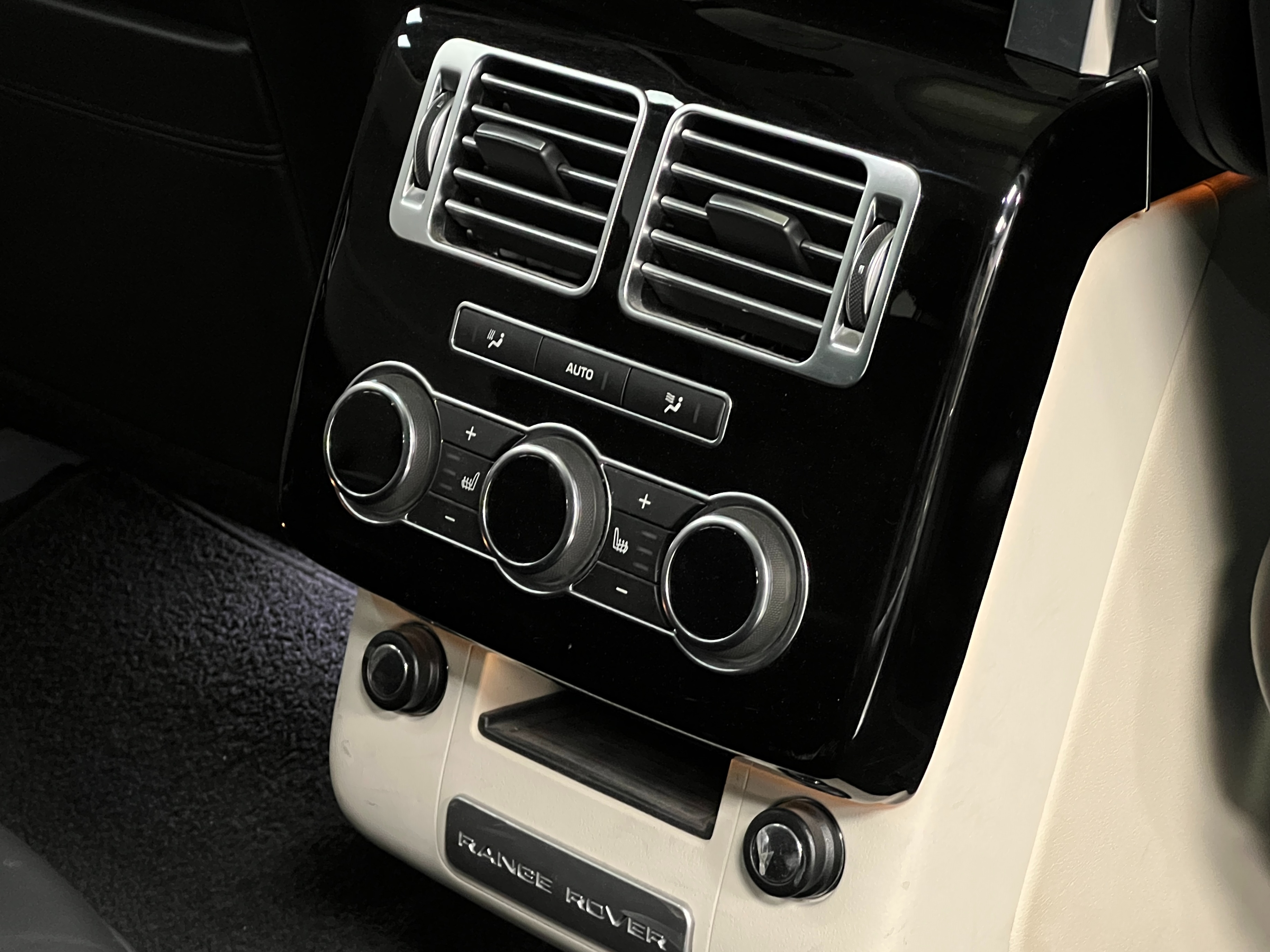 2014 Land Rover Range Rover Supercharged | No accident | BC Local - Image 16