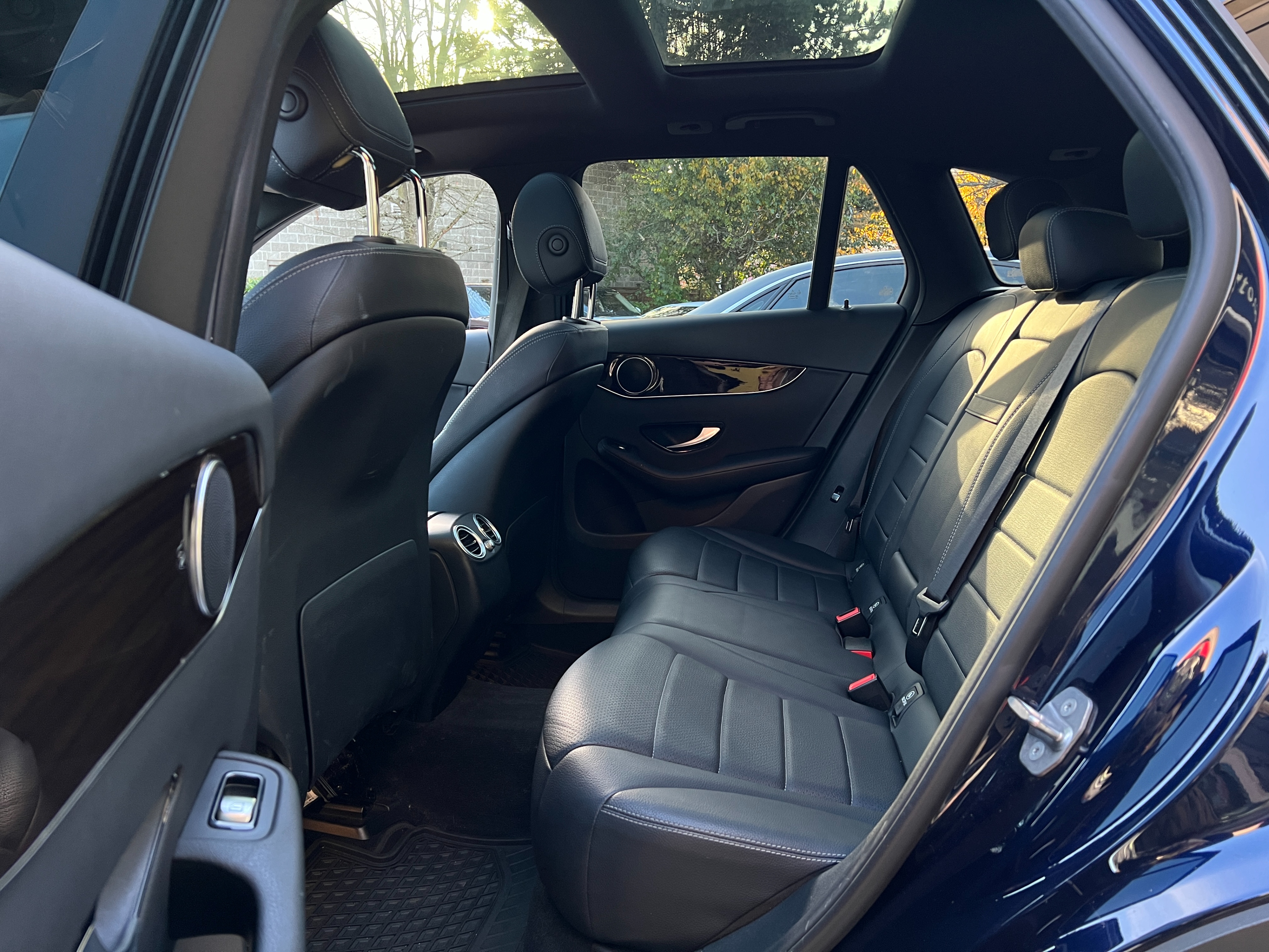 2018 Mercedes-Benz glc300 | BC Local - Image 16