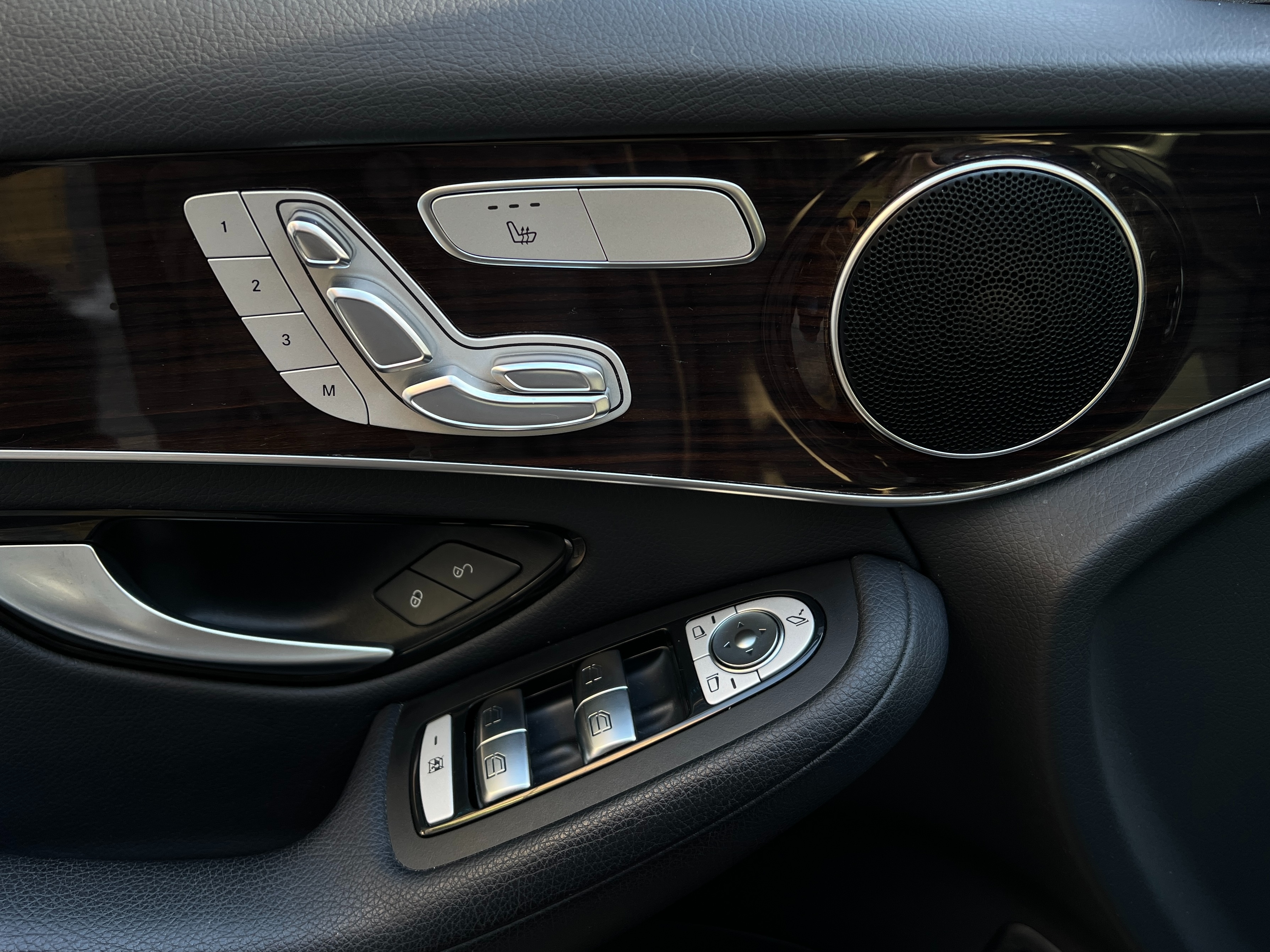 2018 Mercedes-Benz glc300 | BC Local - Image 9