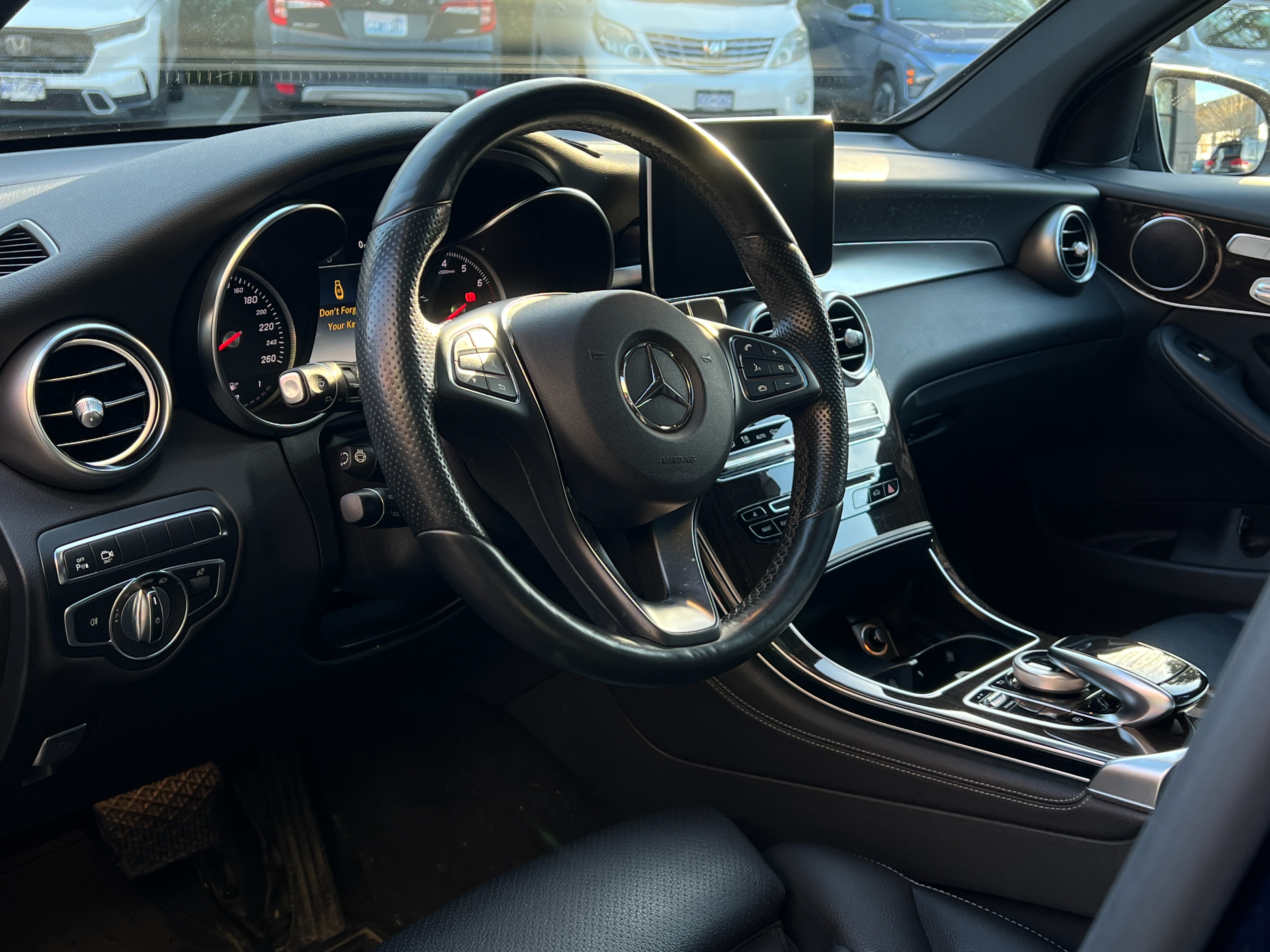 2018 Mercedes-Benz glc300 | BC Local - Image 8