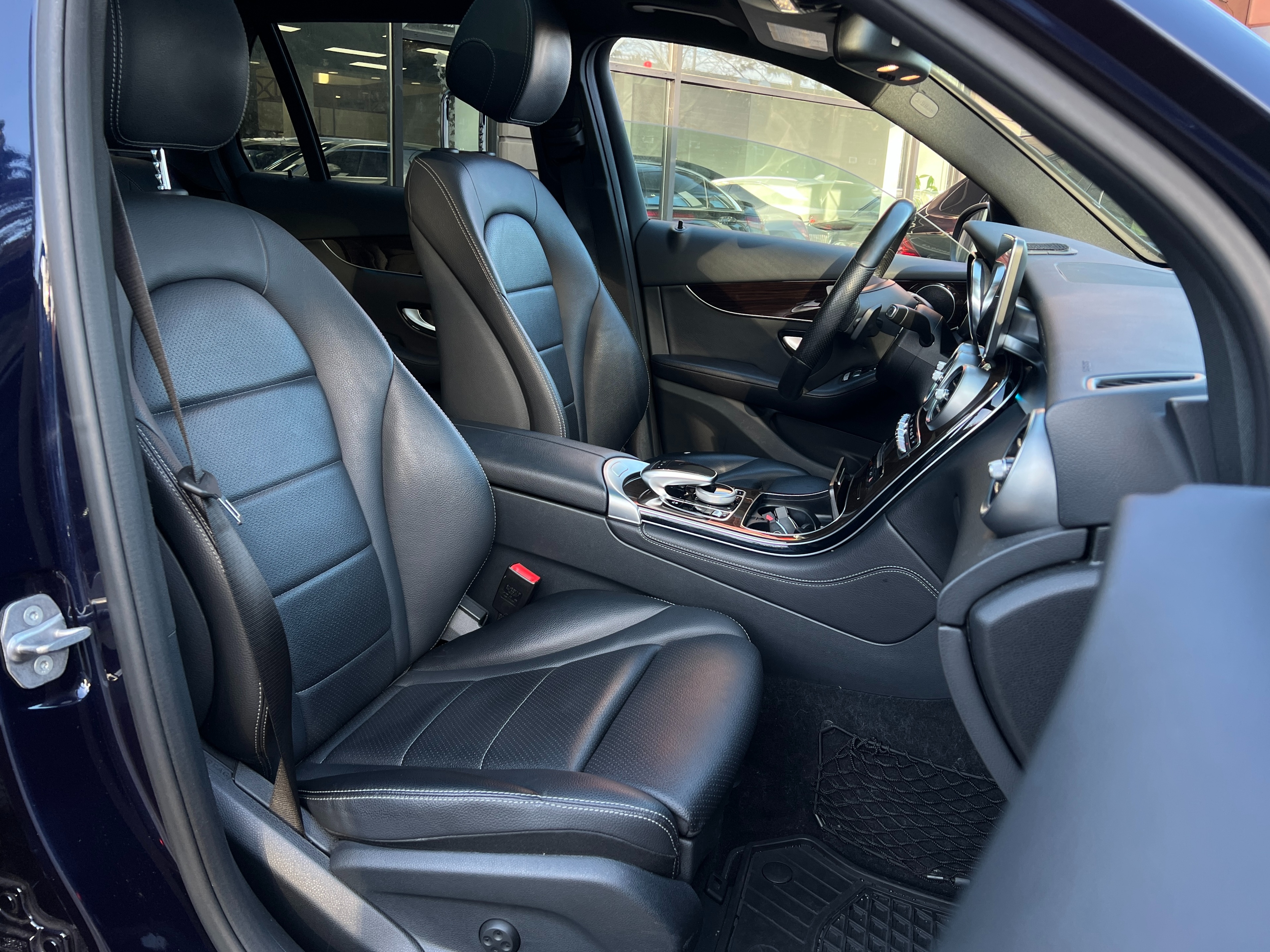 2018 Mercedes-Benz glc300 | BC Local - Image 15