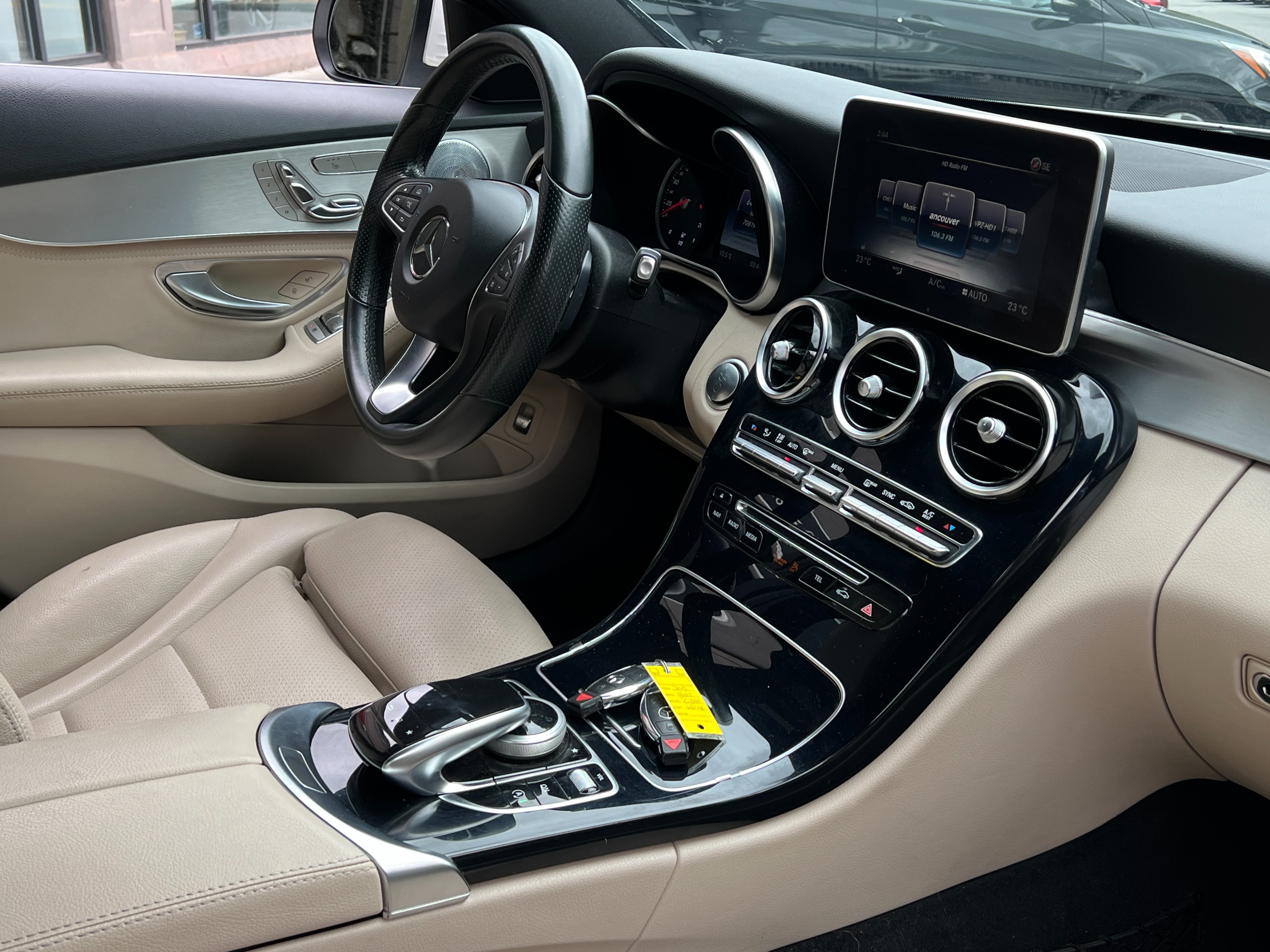 2015 Mercedes-Benz C300 - Image 12