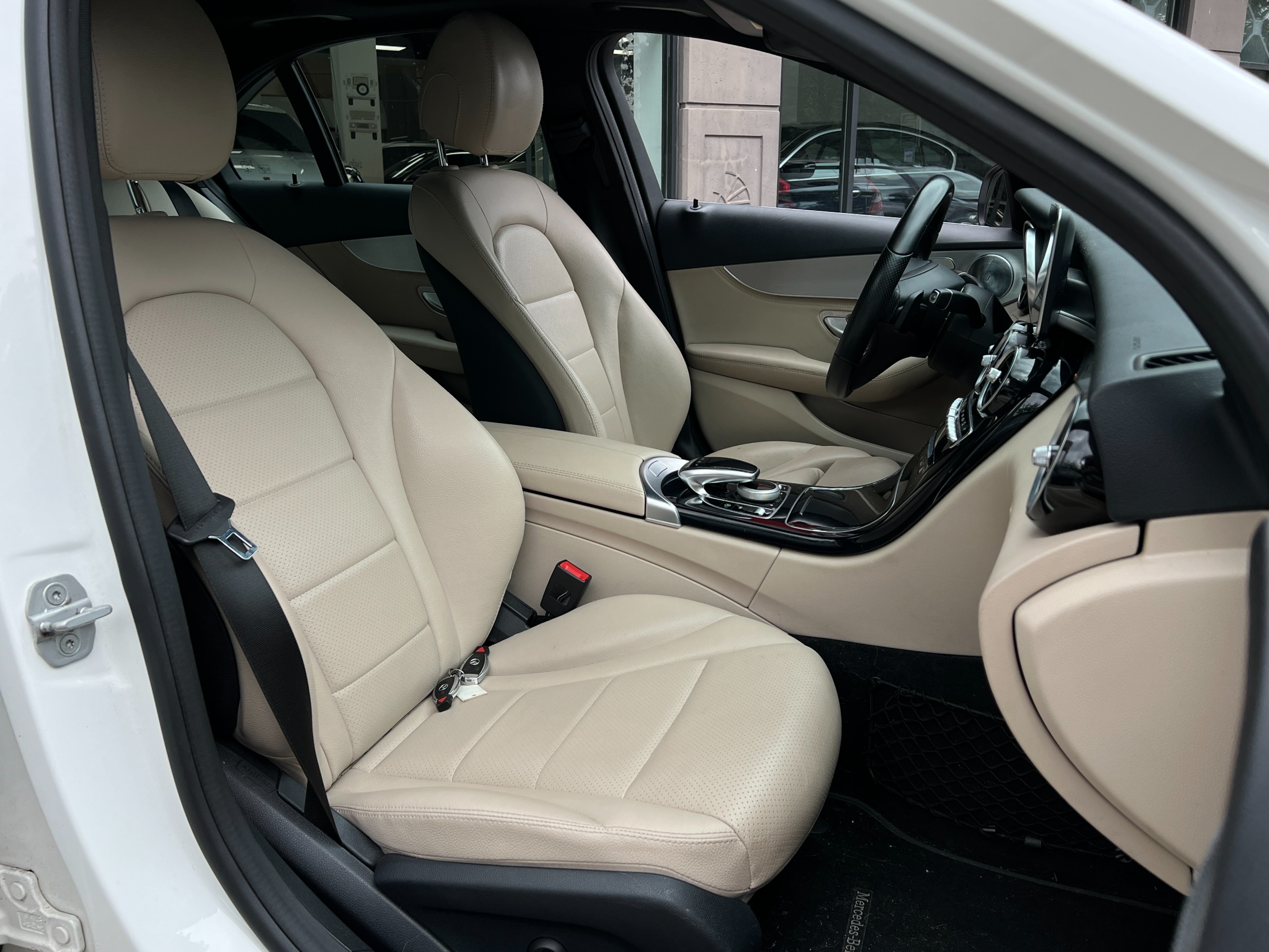 2015 Mercedes-Benz C300 - Image 11