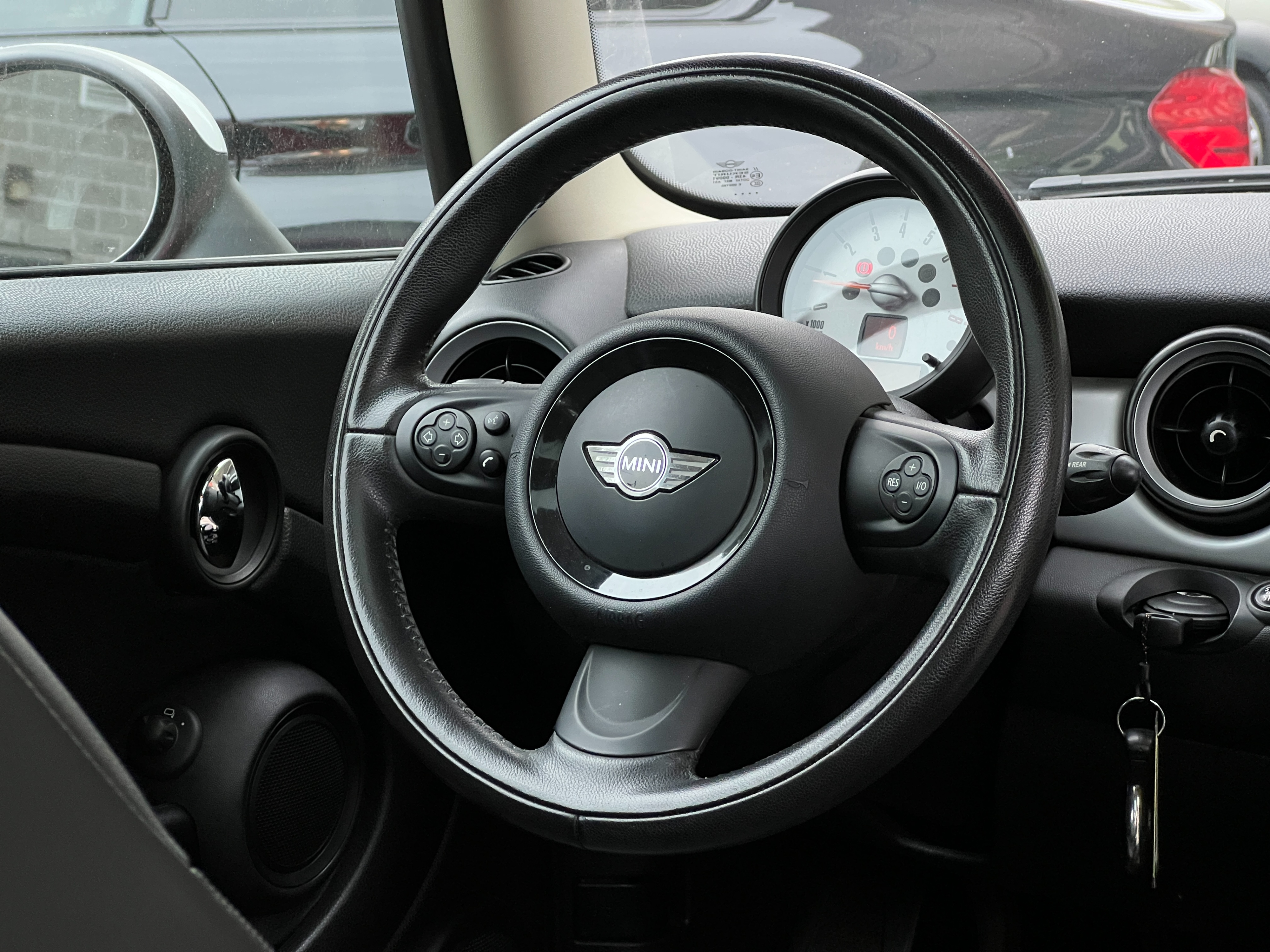 2012 Mini Cooper - Image 11