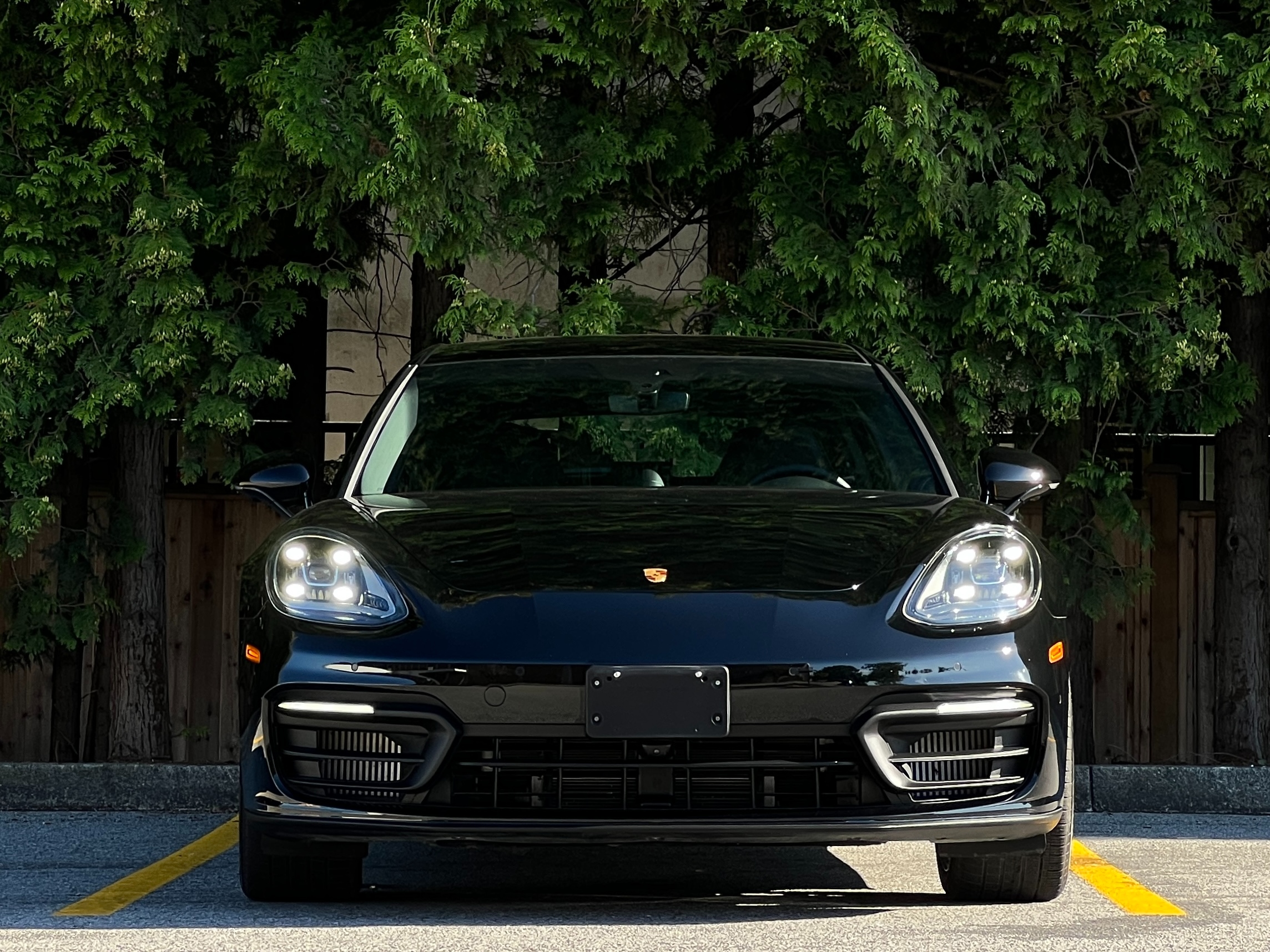 2023 Porsche Panamera 4 e-hybrid - Image 3