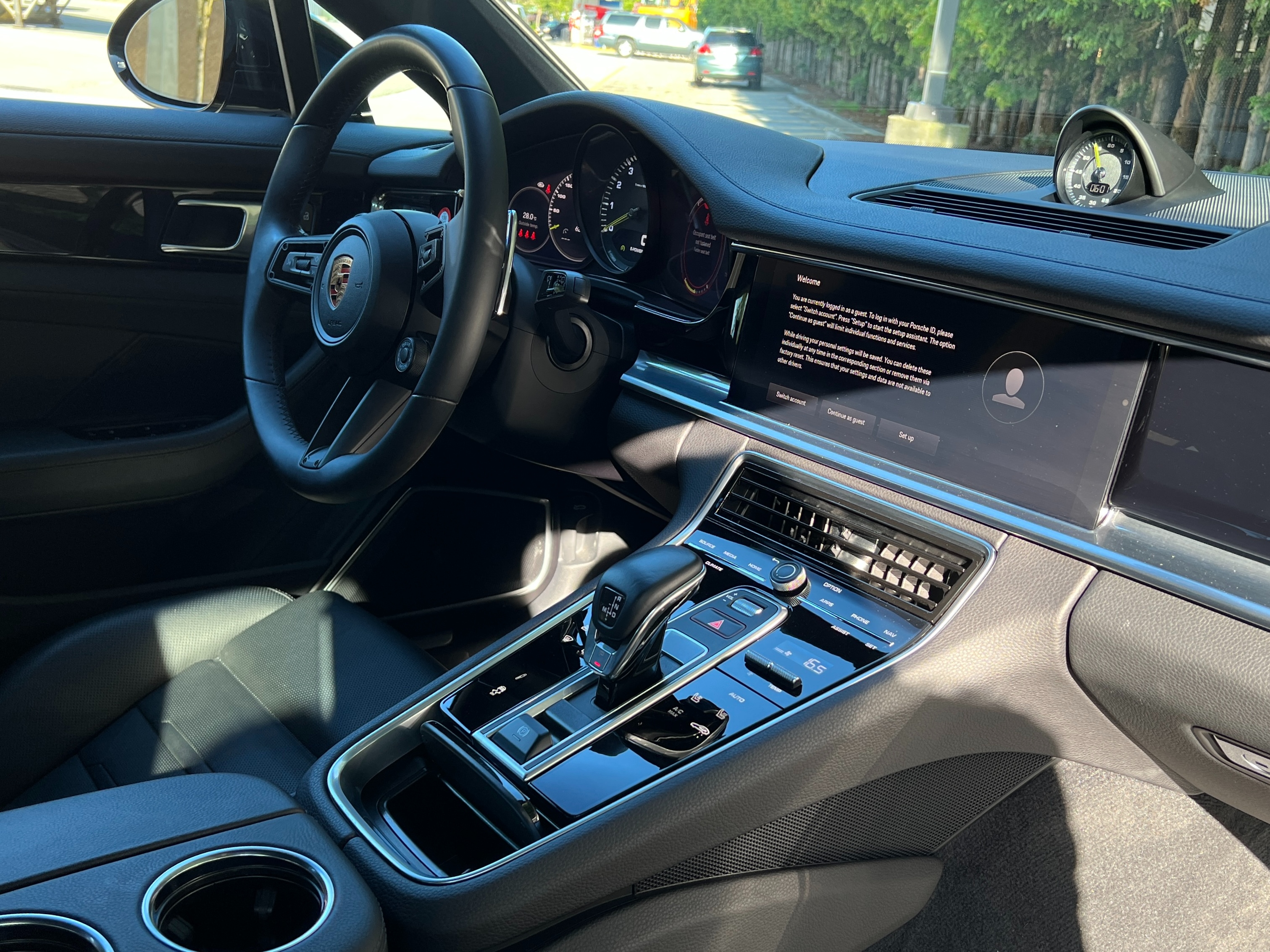 2023 Porsche Panamera 4 e-hybrid - Image 9
