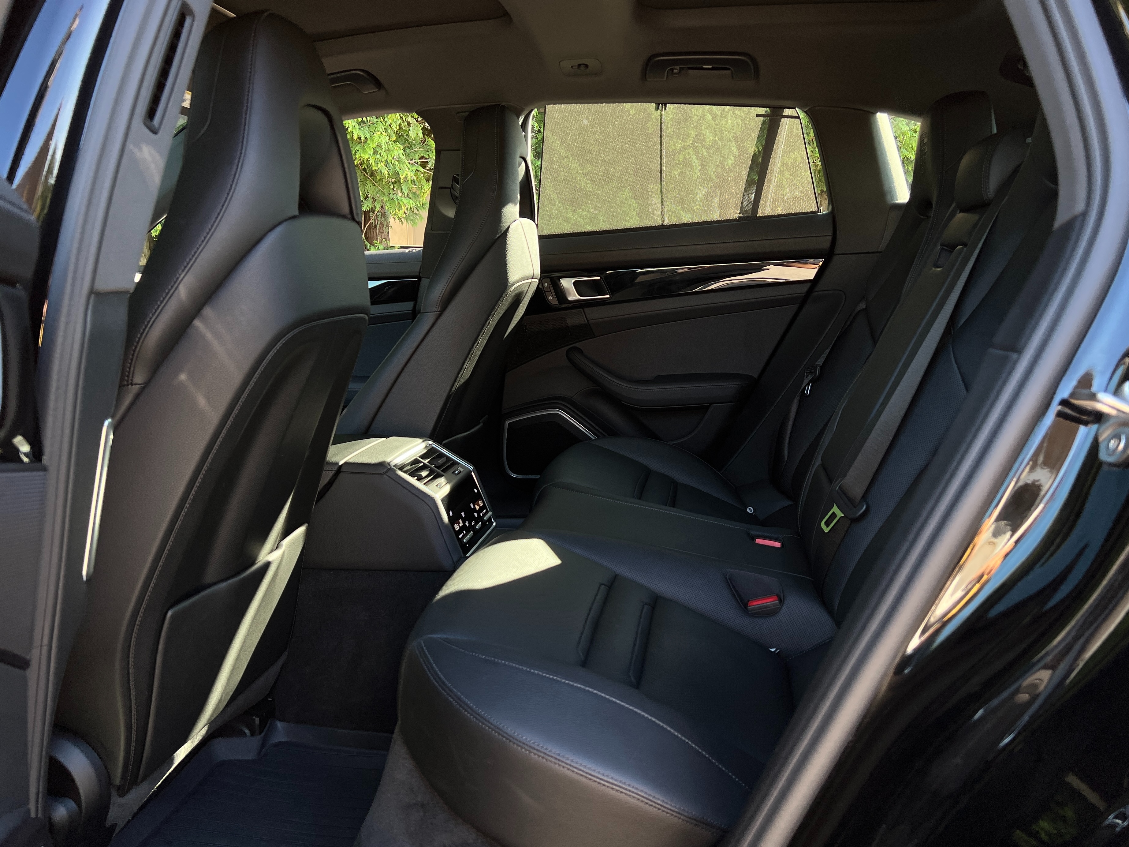 2023 Porsche Panamera 4 e-hybrid - Image 17