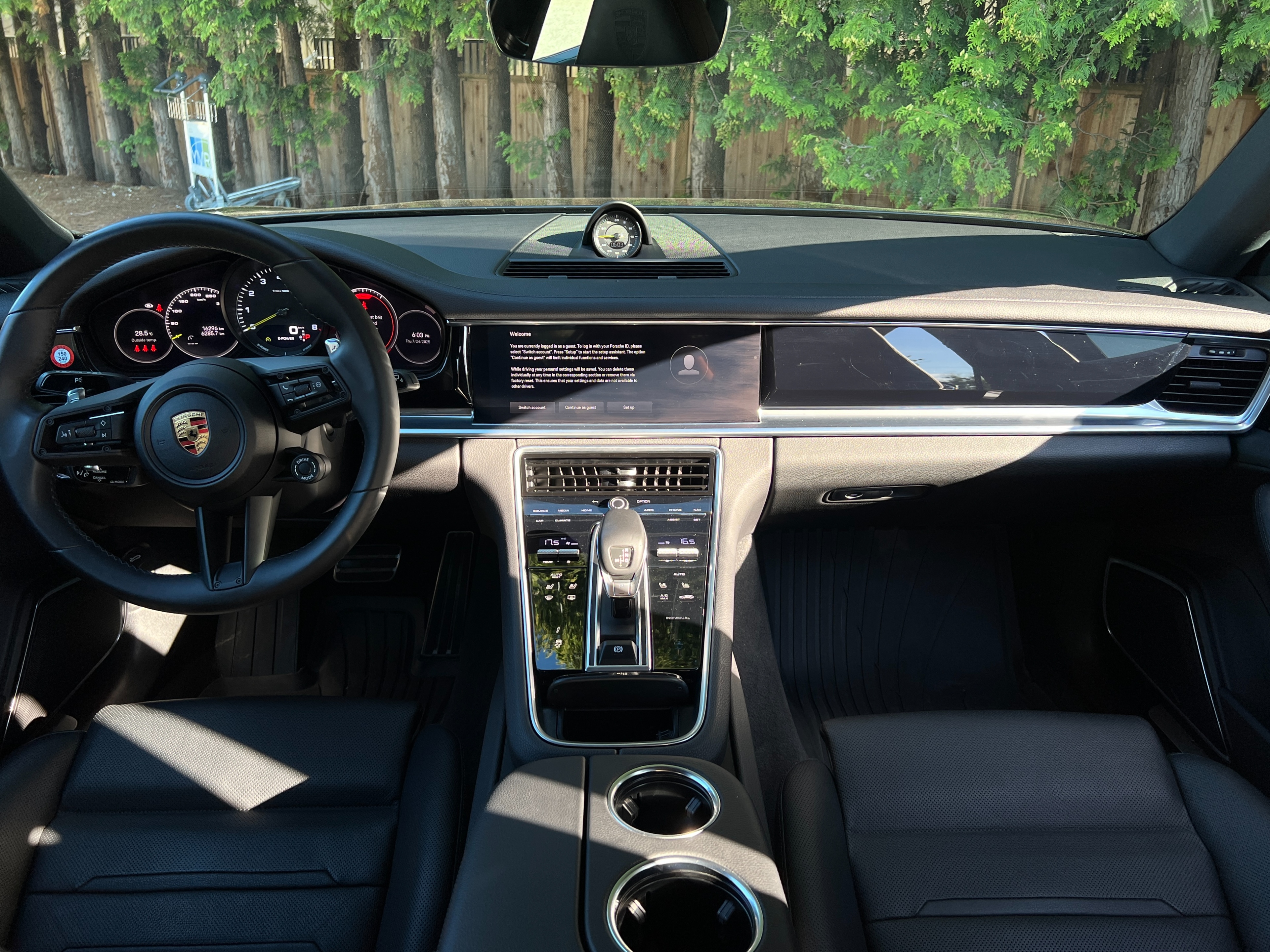 2023 Porsche Panamera 4 e-hybrid - Image 12