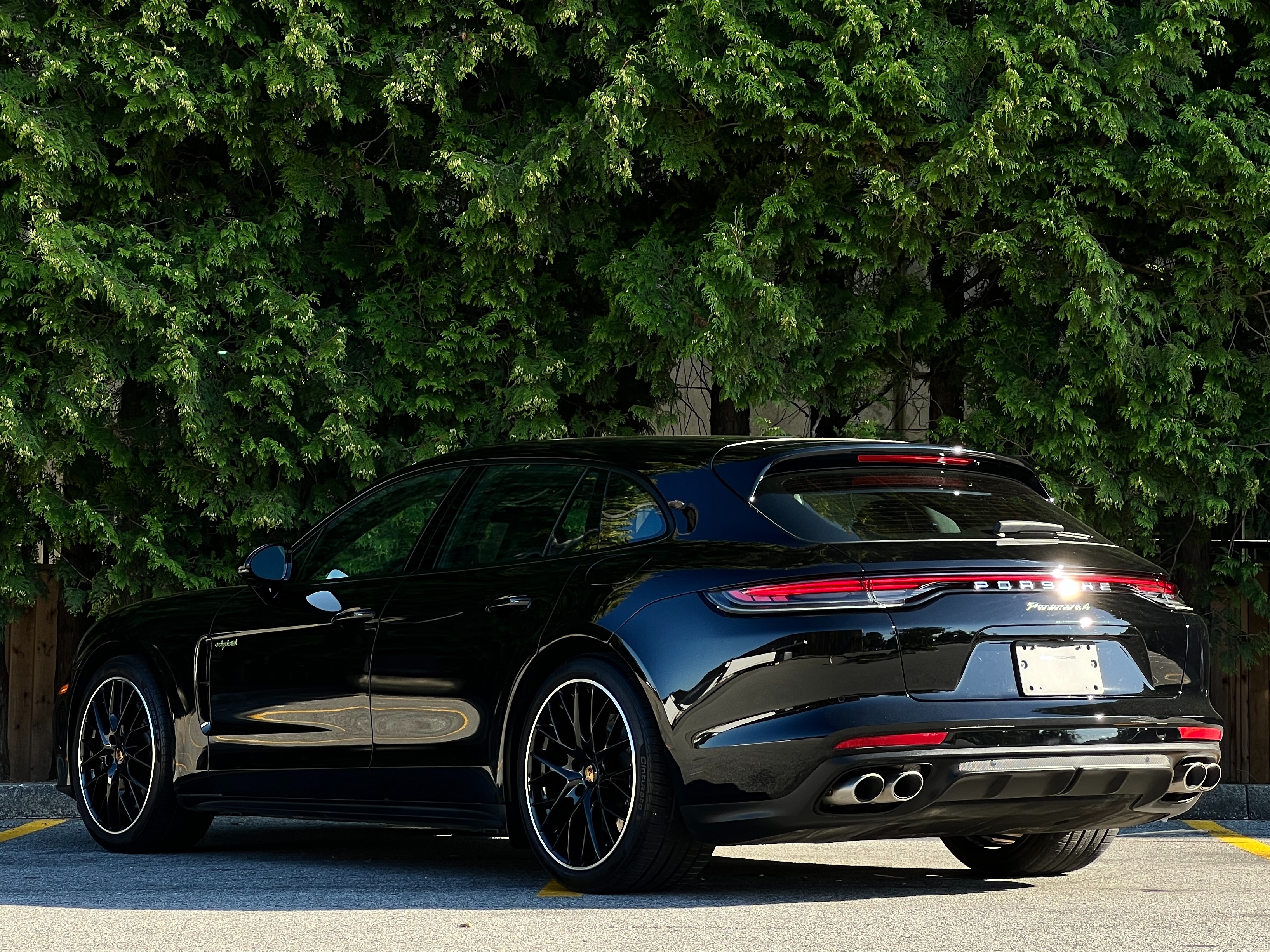 2023 Porsche Panamera 4 e-hybrid - Image 5