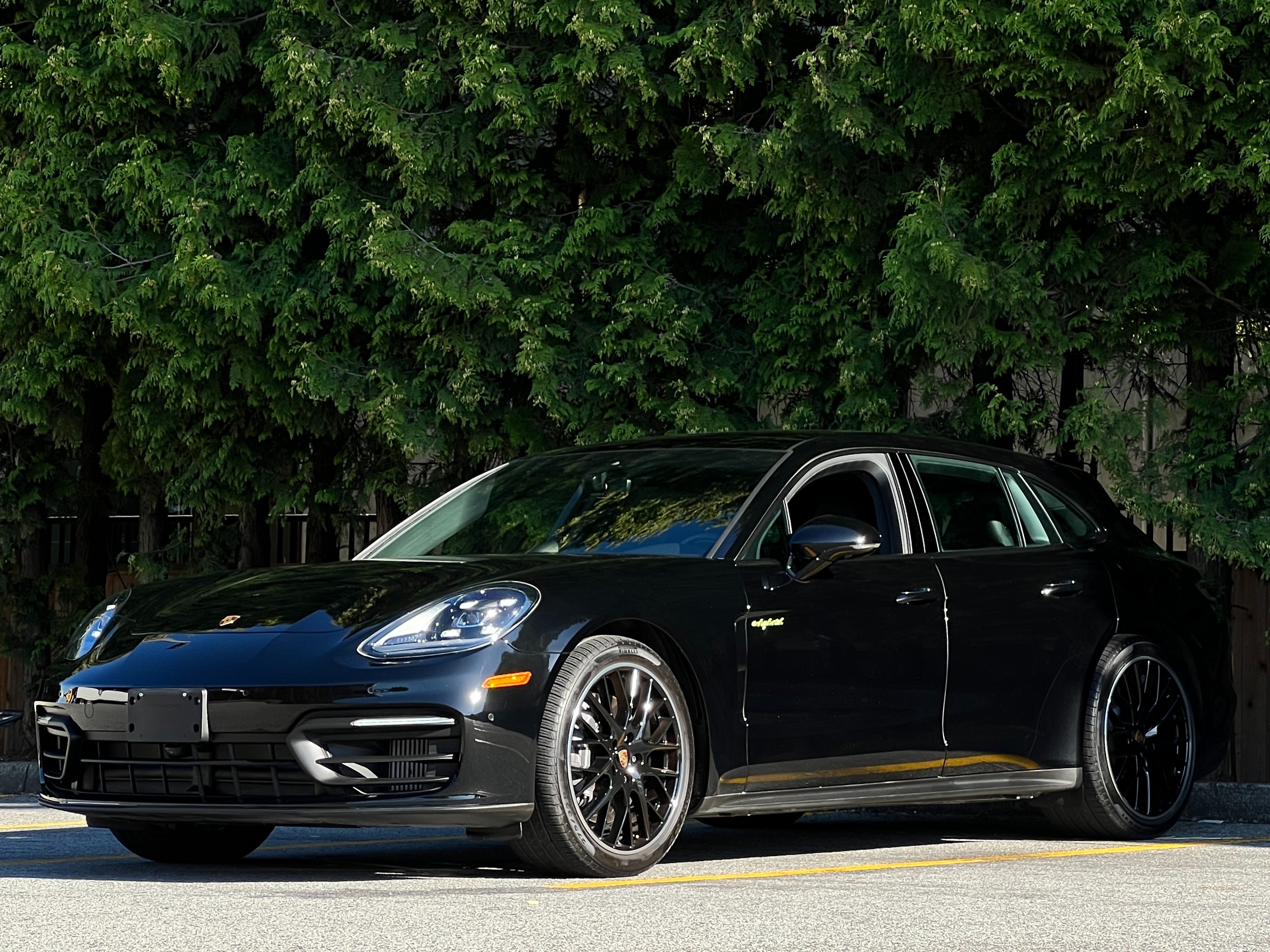 2023 Porsche Panamera 4 e-hybrid - Image 4