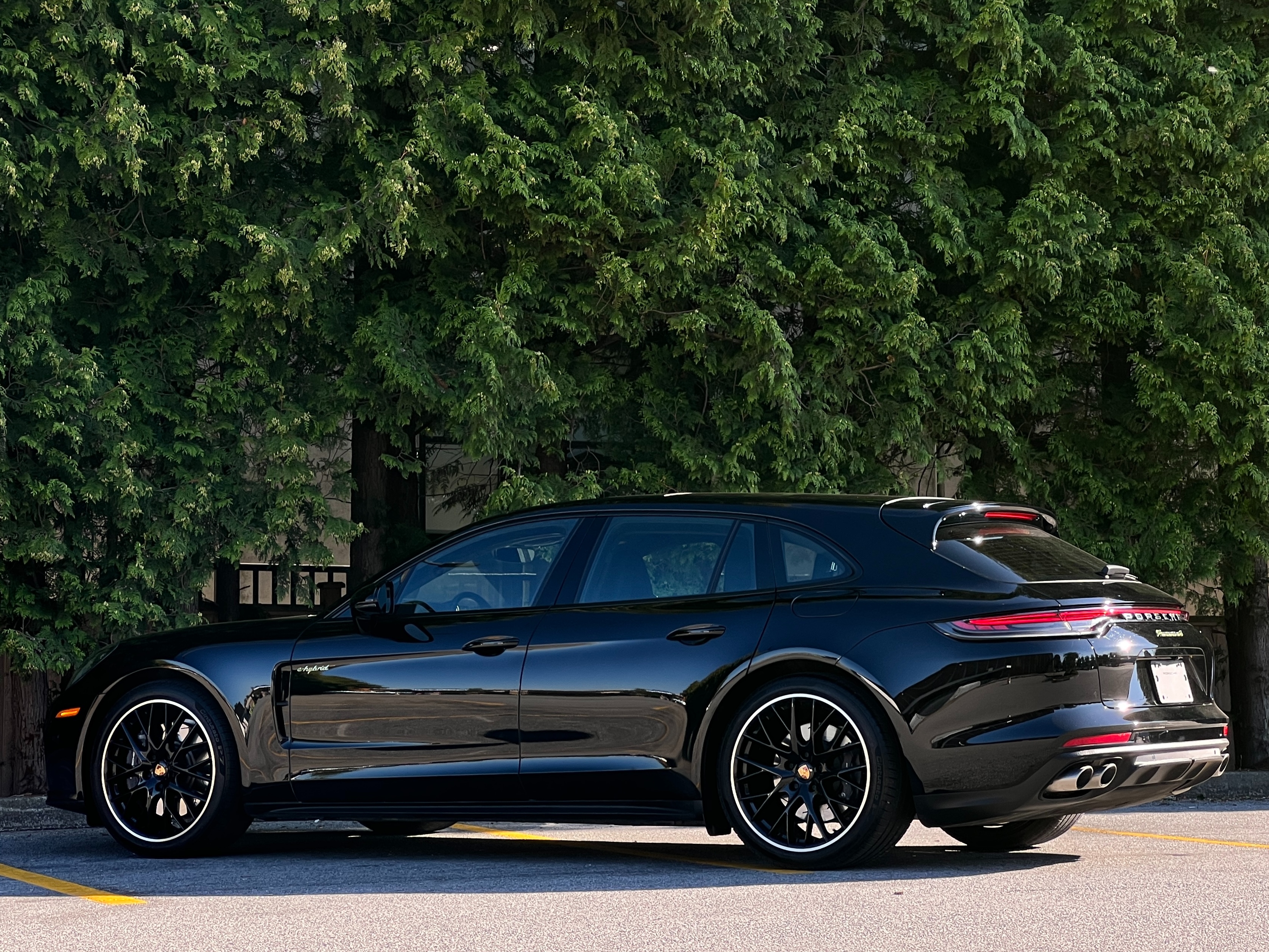 2023 Porsche Panamera 4 e-hybrid - Image 6