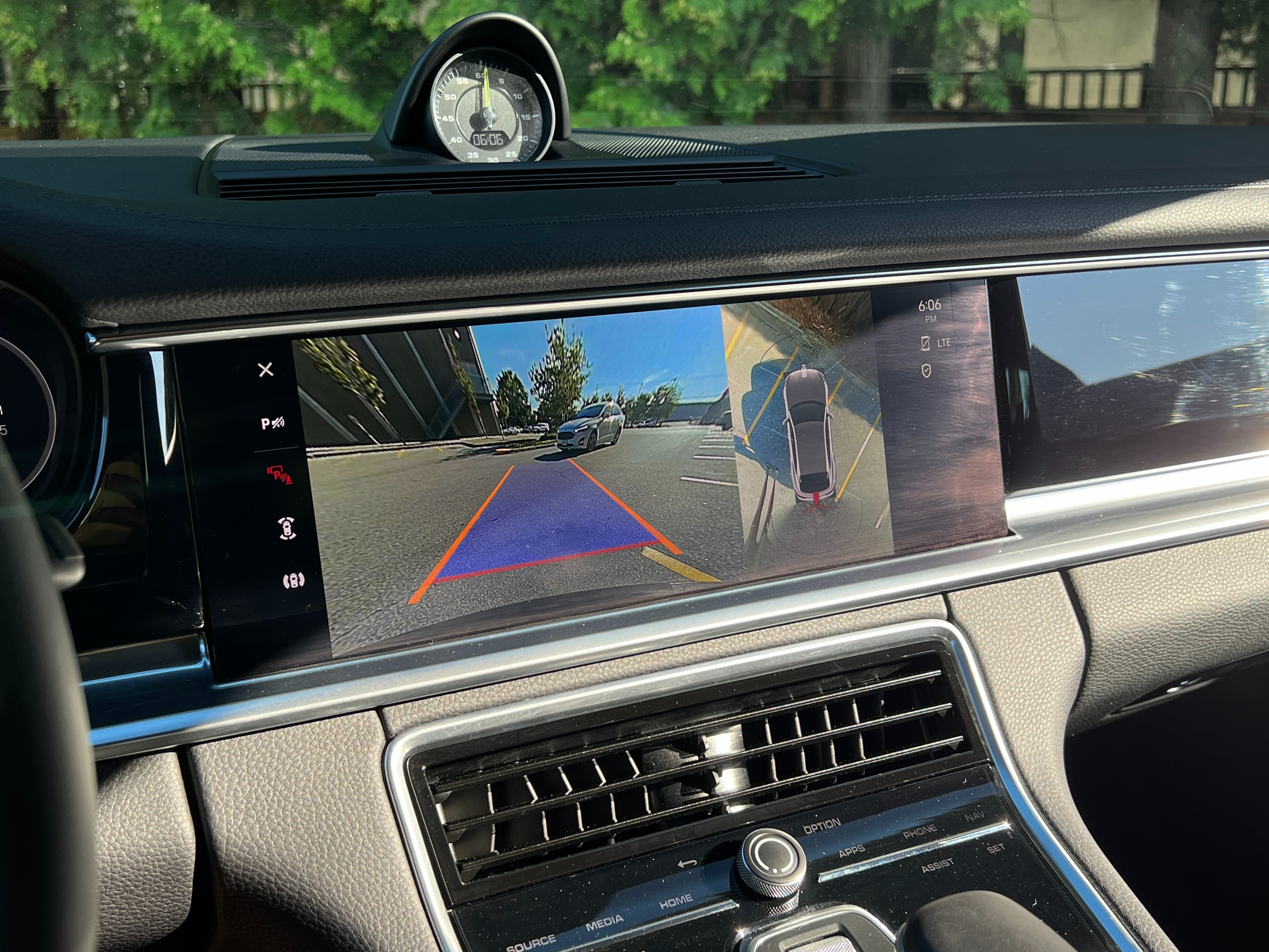 2023 Porsche Panamera 4 e-hybrid - Image 14